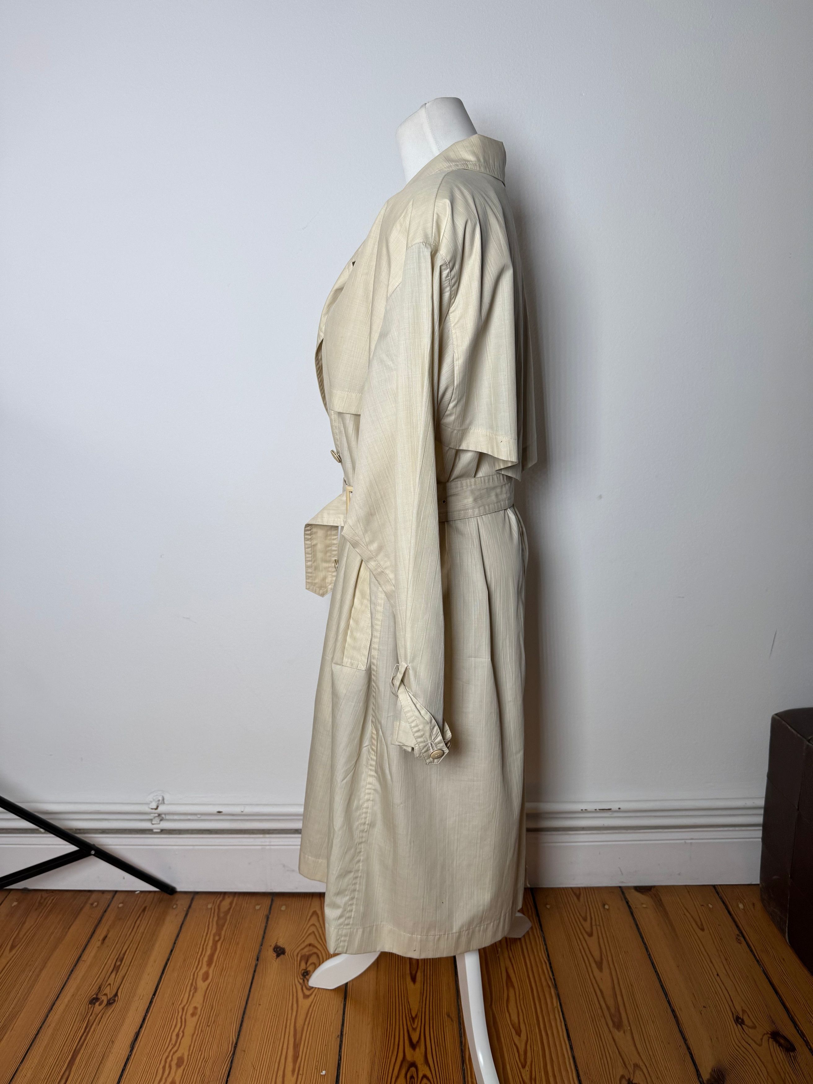 Courreges Vintage Trenchcoat Beige / Gold 38\M Size S / US 4 / IT 40 - 2 Thumbnail