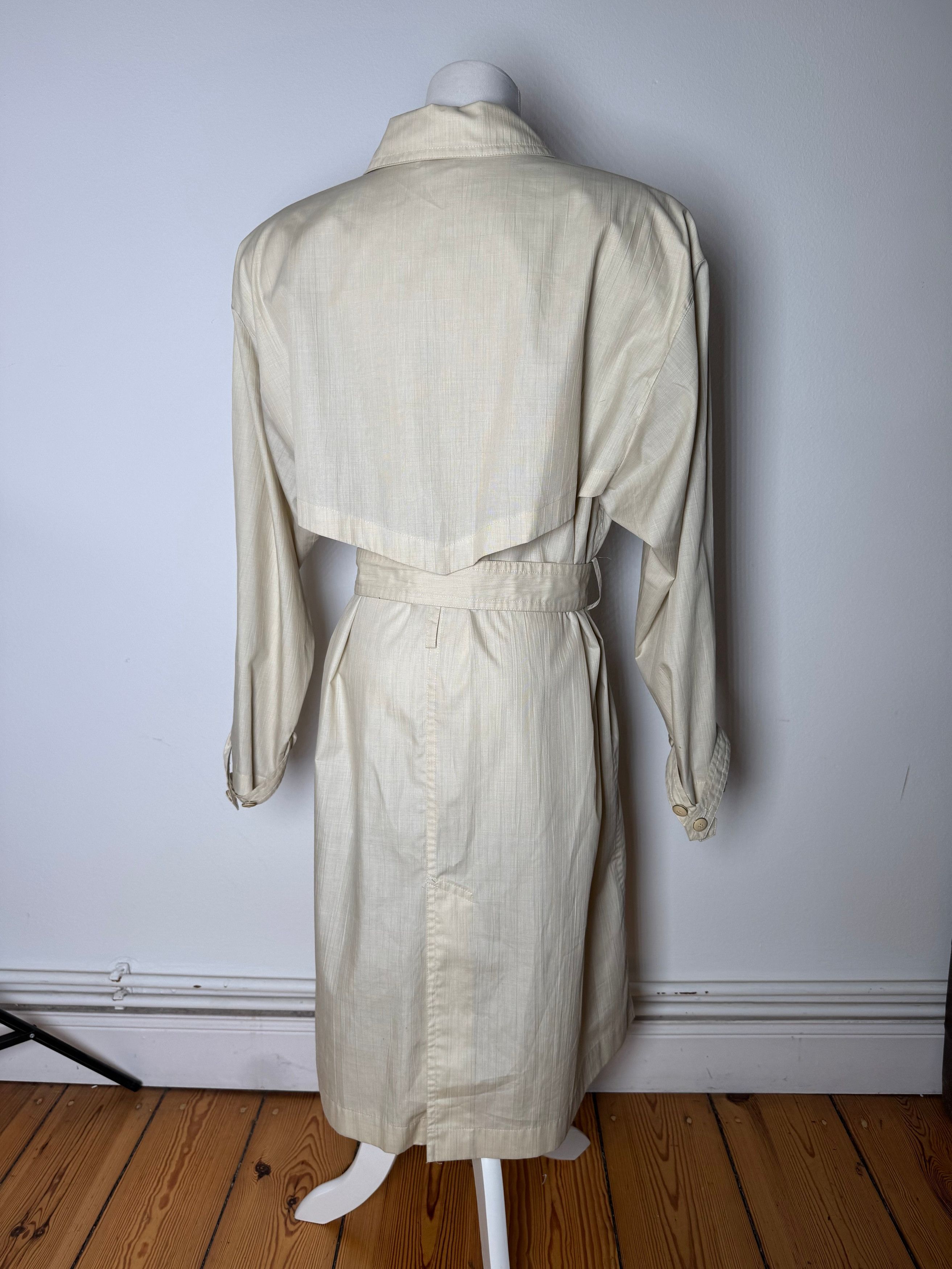 Courreges Vintage Trenchcoat Beige / Gold 38\M Size S / US 4 / IT 40 - 13 Thumbnail