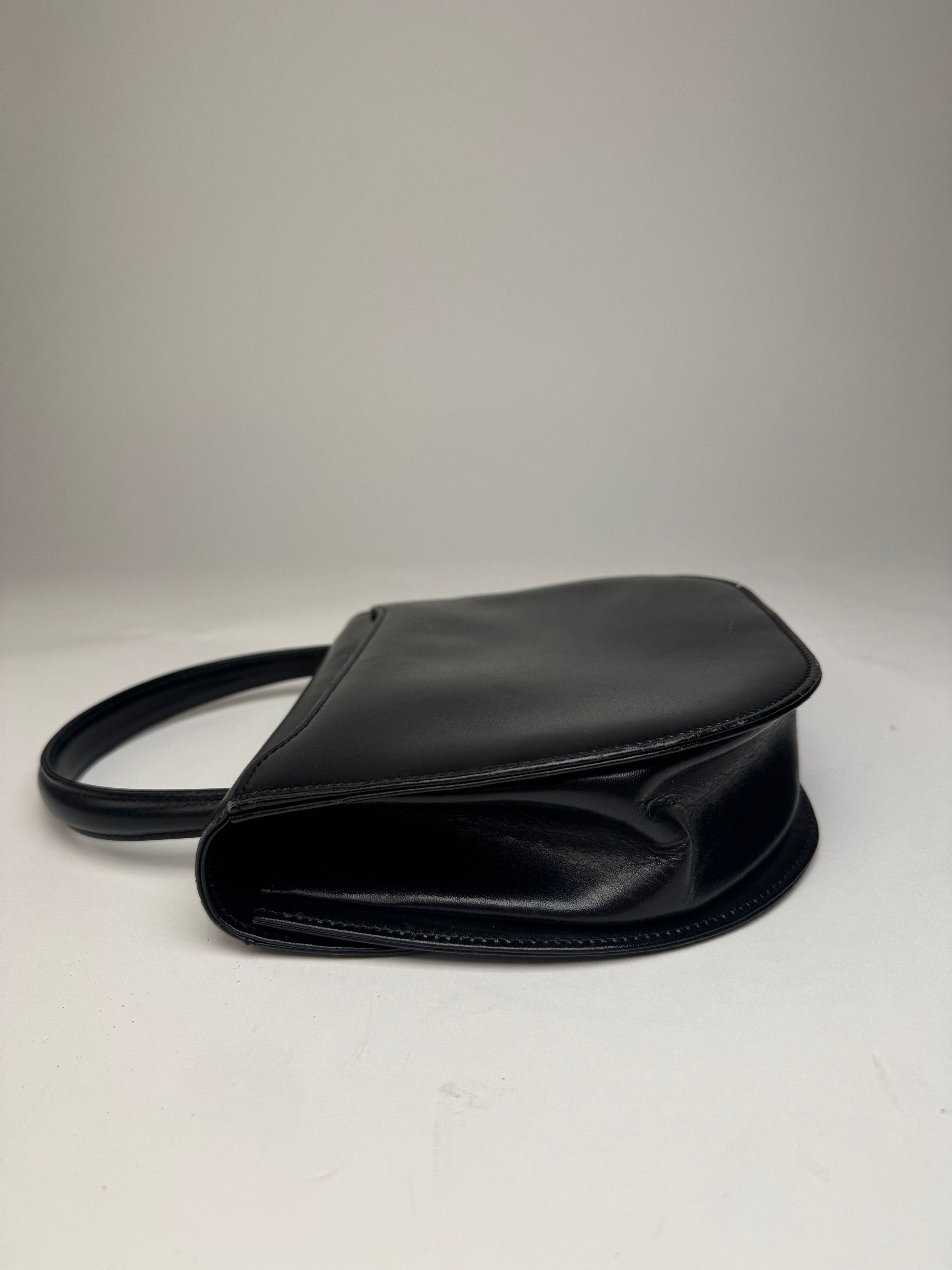 Givenchy Vintage Leather Handbag Black Size ONE SIZE - 4 Thumbnail