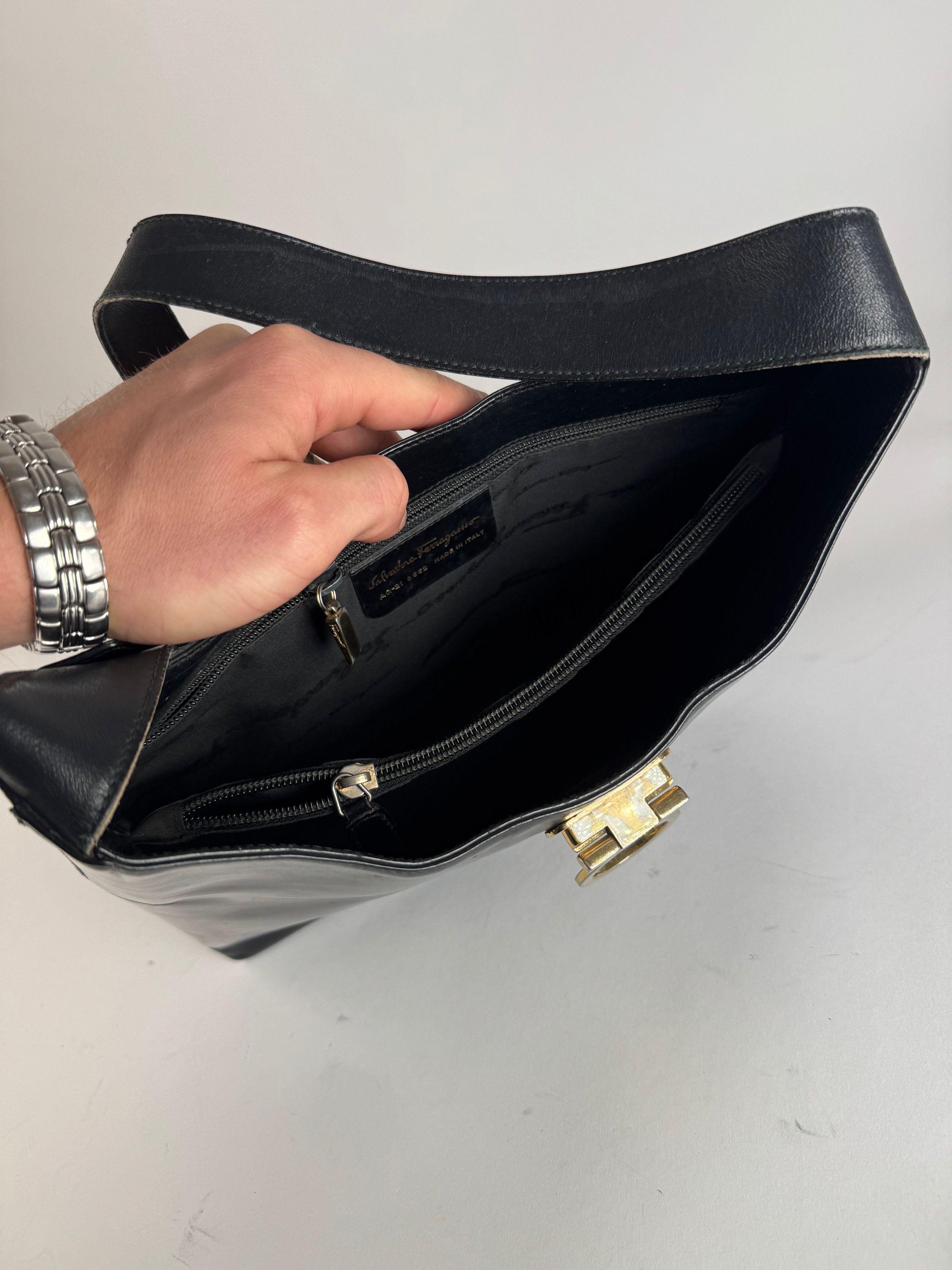 Salvatore Ferragamo Vintage Wanda Leather Handbag Black Size ONE SIZE - 3 Thumbnail