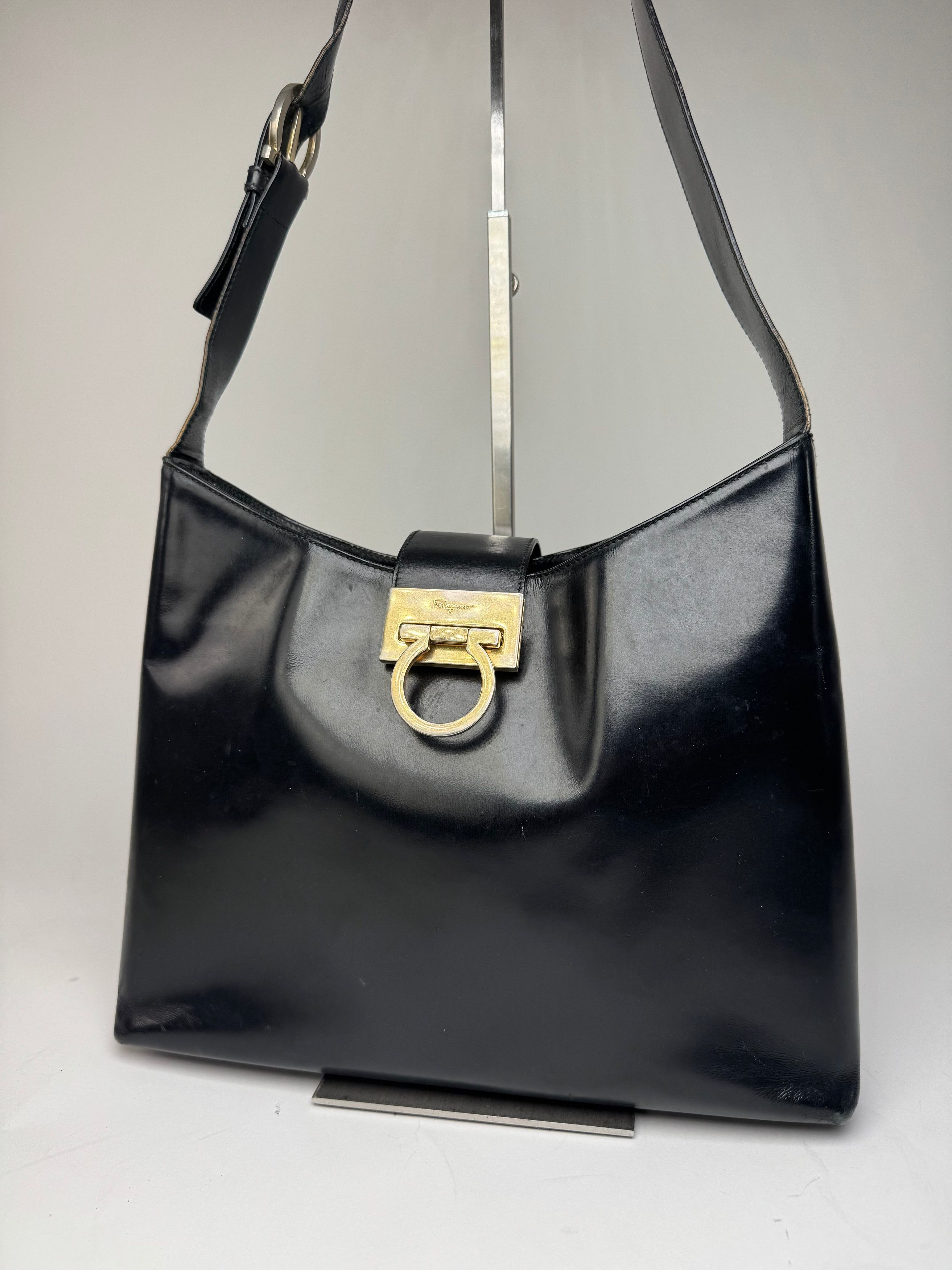 Salvatore Ferragamo Vintage Wanda Leather Handbag Black Size ONE SIZE - 6 Thumbnail