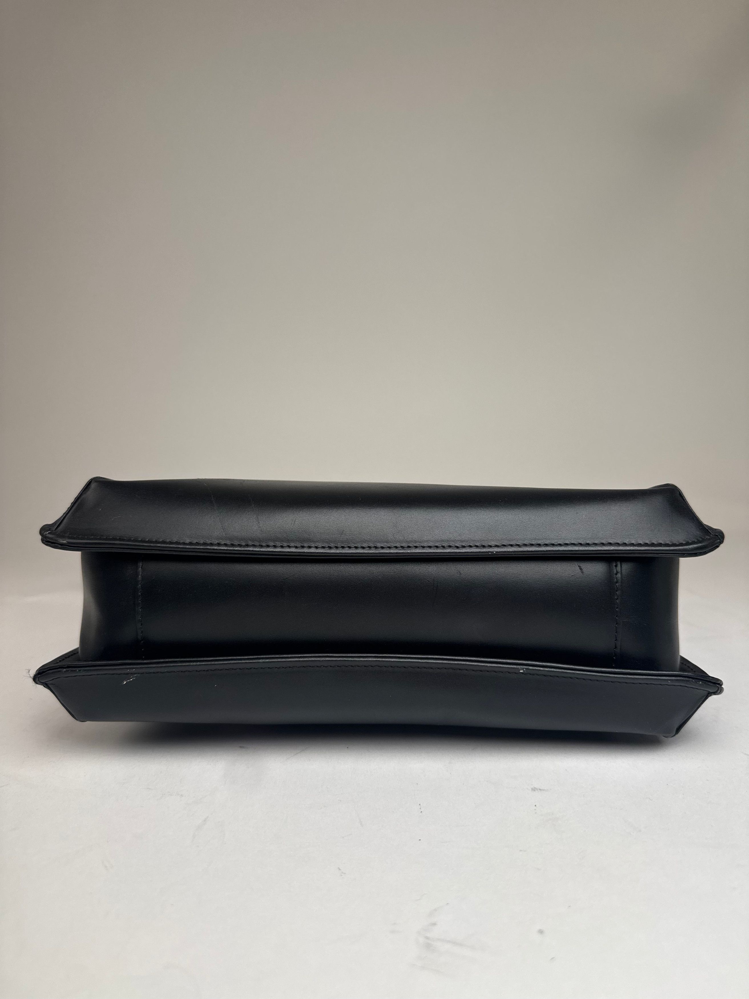 Givenchy Vintage Leather Handbag Black Size ONE SIZE - 14 Thumbnail