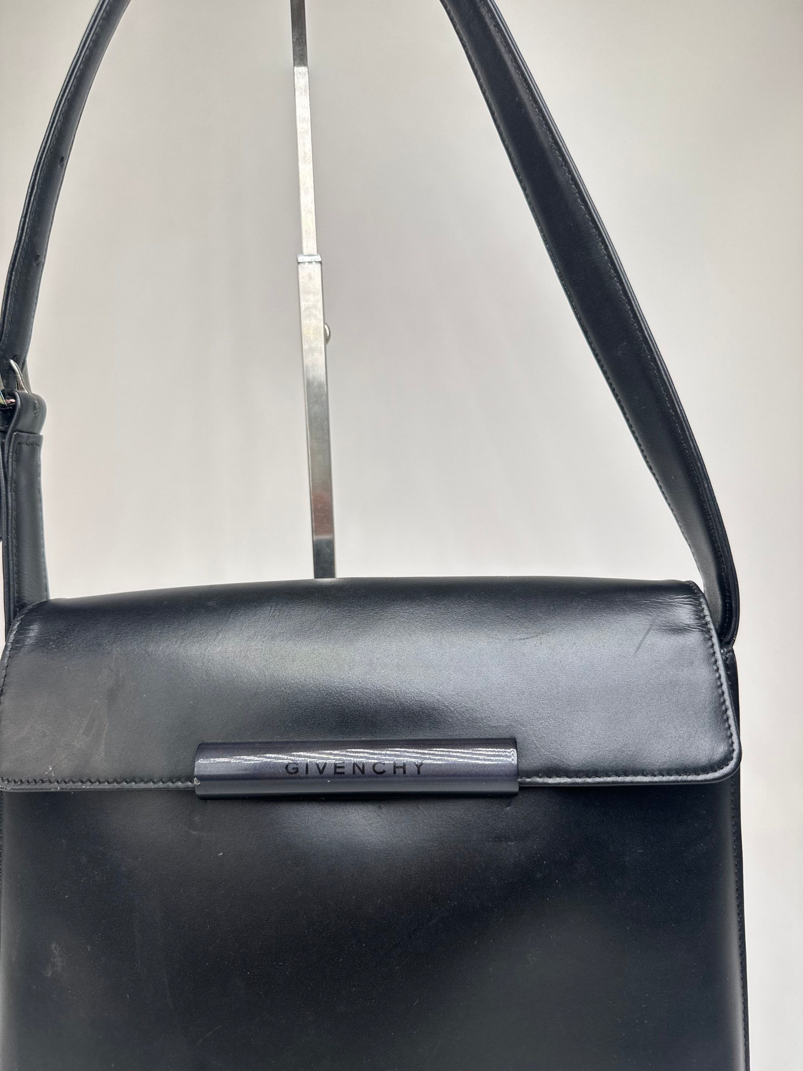 Givenchy Vintage Leather Handbag Black Size ONE SIZE - 4 Thumbnail