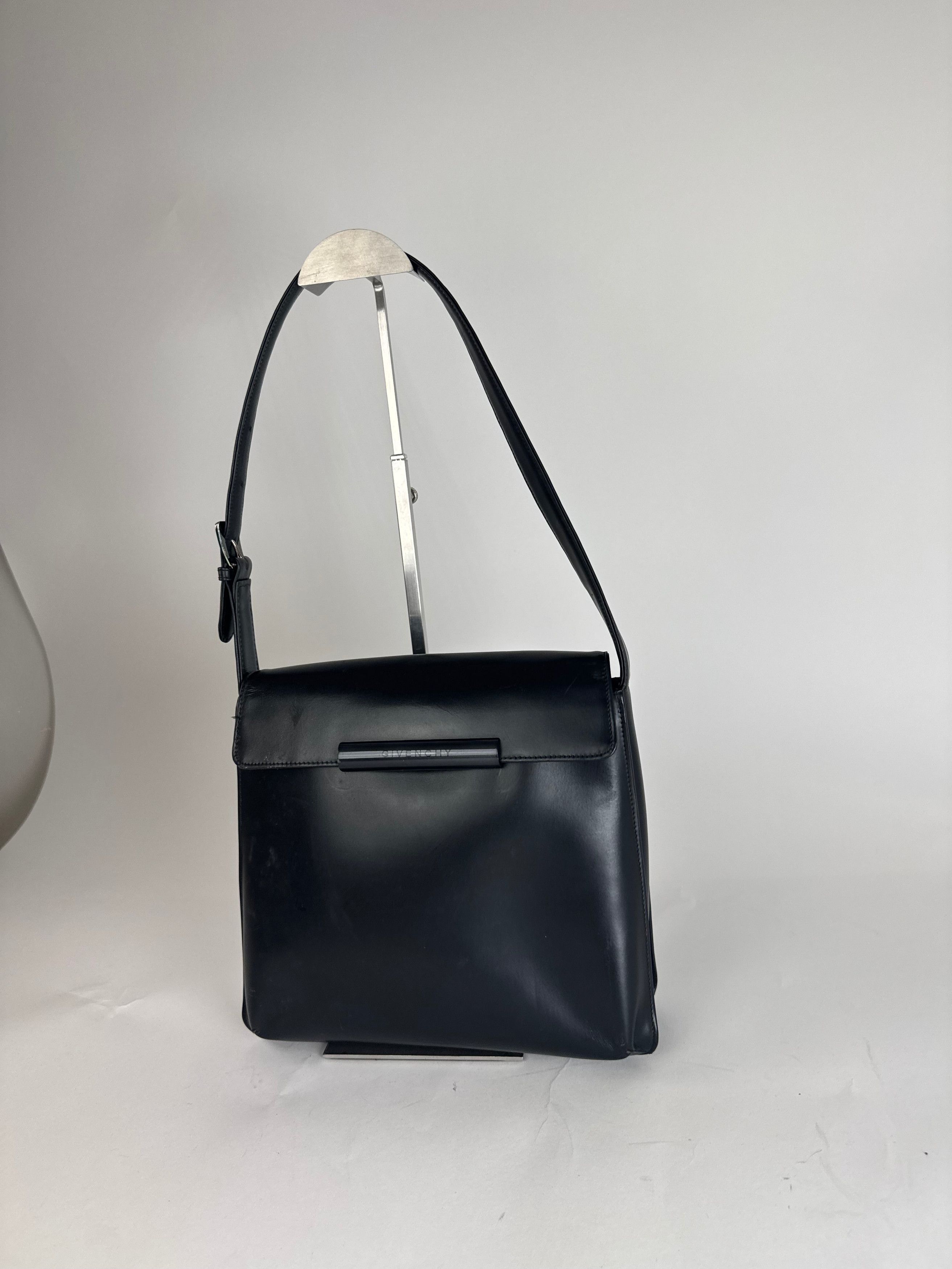 Givenchy Vintage Leather Handbag Black Size ONE SIZE - 15 Thumbnail