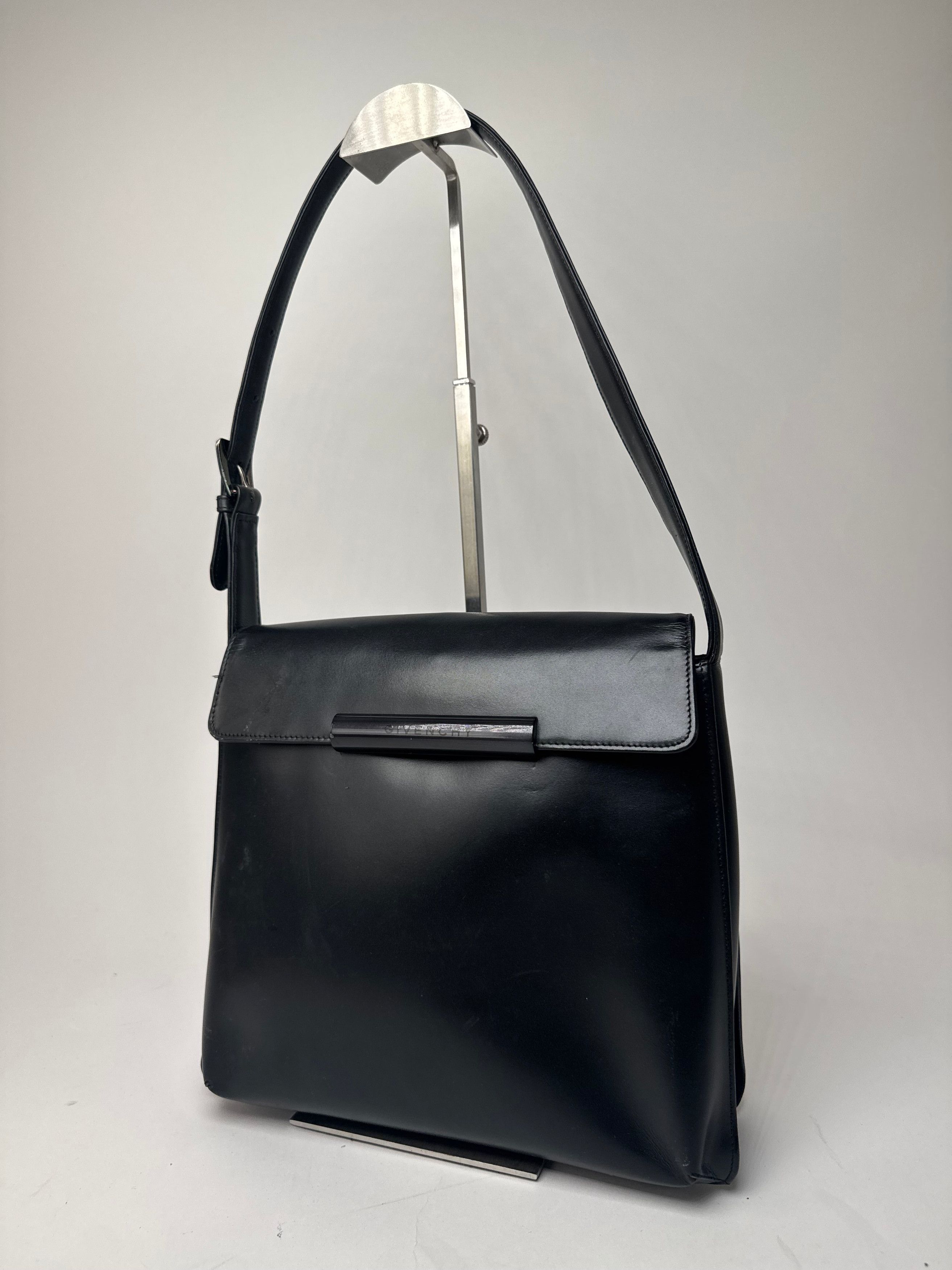 Givenchy Vintage Leather Handbag Black Size ONE SIZE - 8 Thumbnail