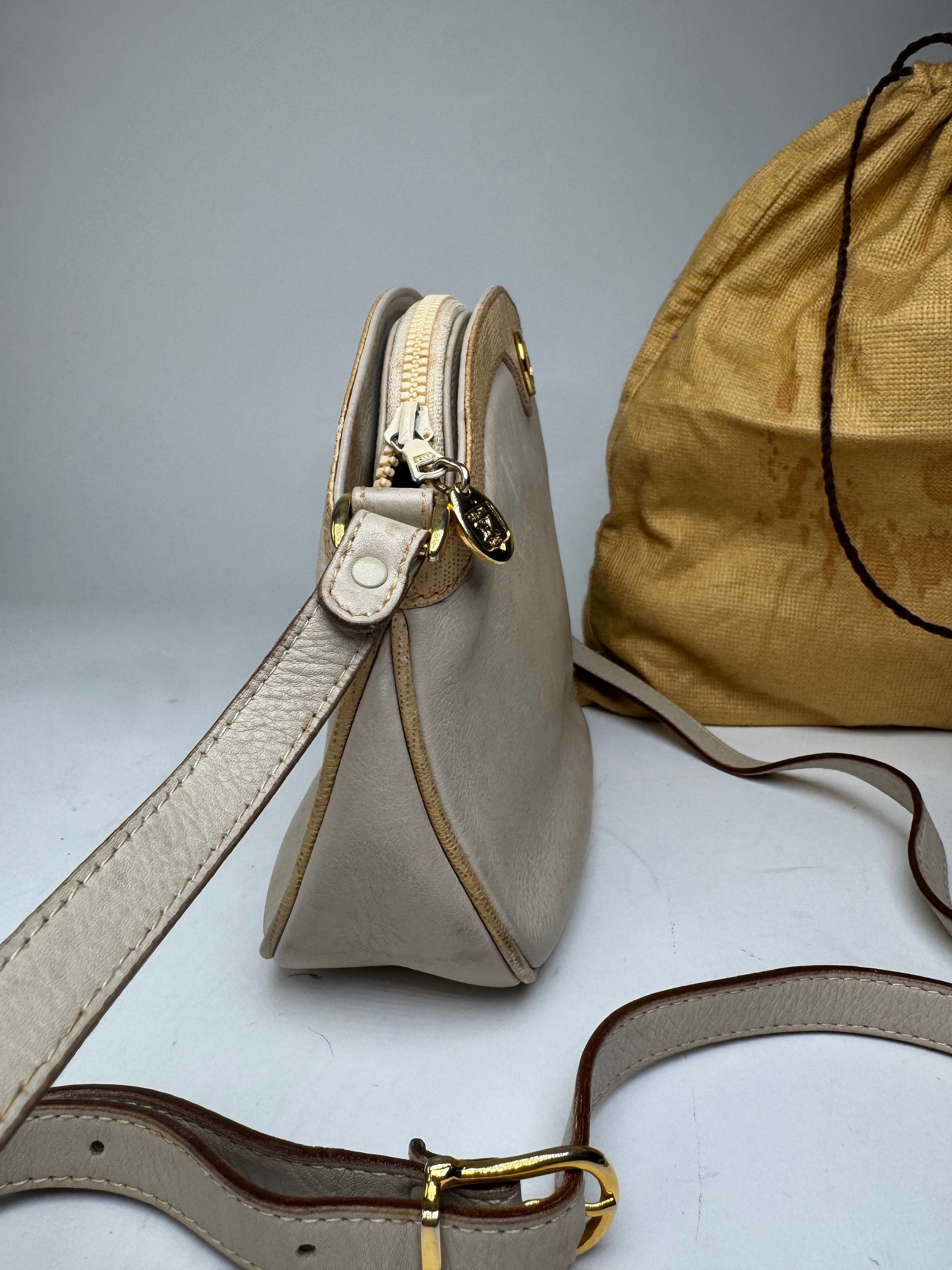 Celine Vintage Snake Emblossed Triomphe Leather Shoulder Bag White Size ONE SIZE - 9 Thumbnail