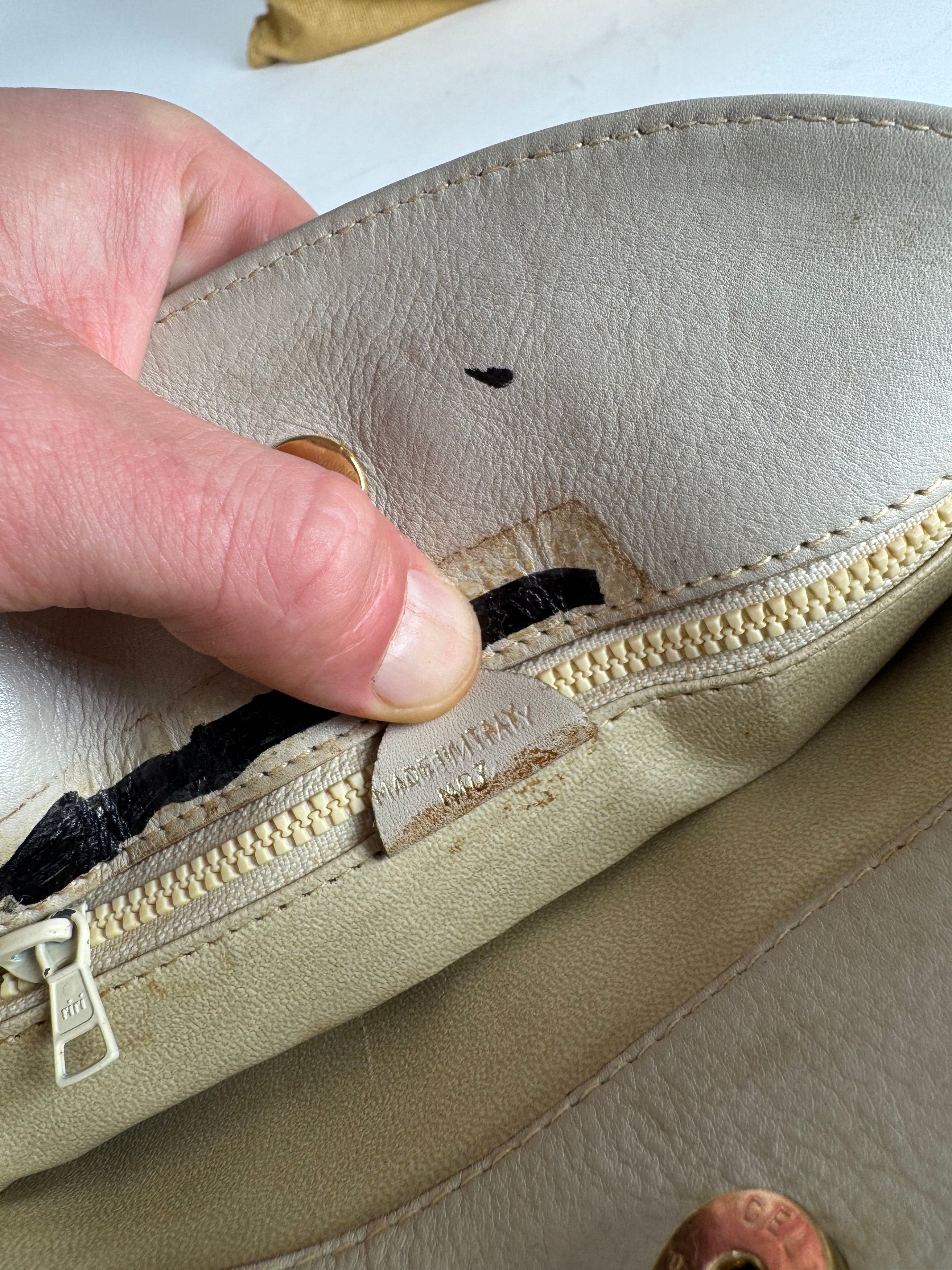 Celine Vintage Snake Emblossed Triomphe Leather Shoulder Bag White Size ONE SIZE - 6 Thumbnail