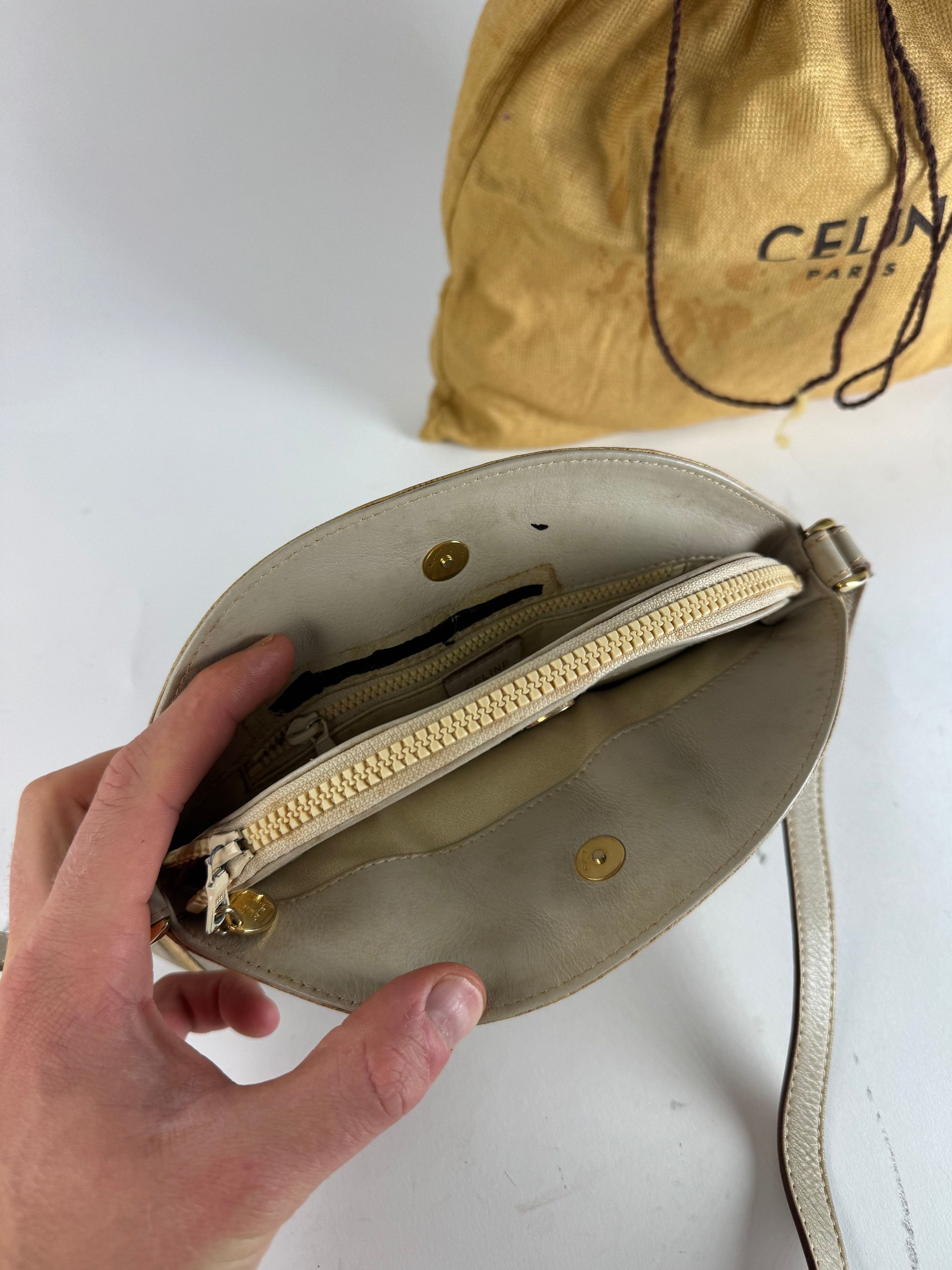 Celine Vintage Snake Emblossed Triomphe Leather Shoulder Bag White Size ONE SIZE - 3 Thumbnail