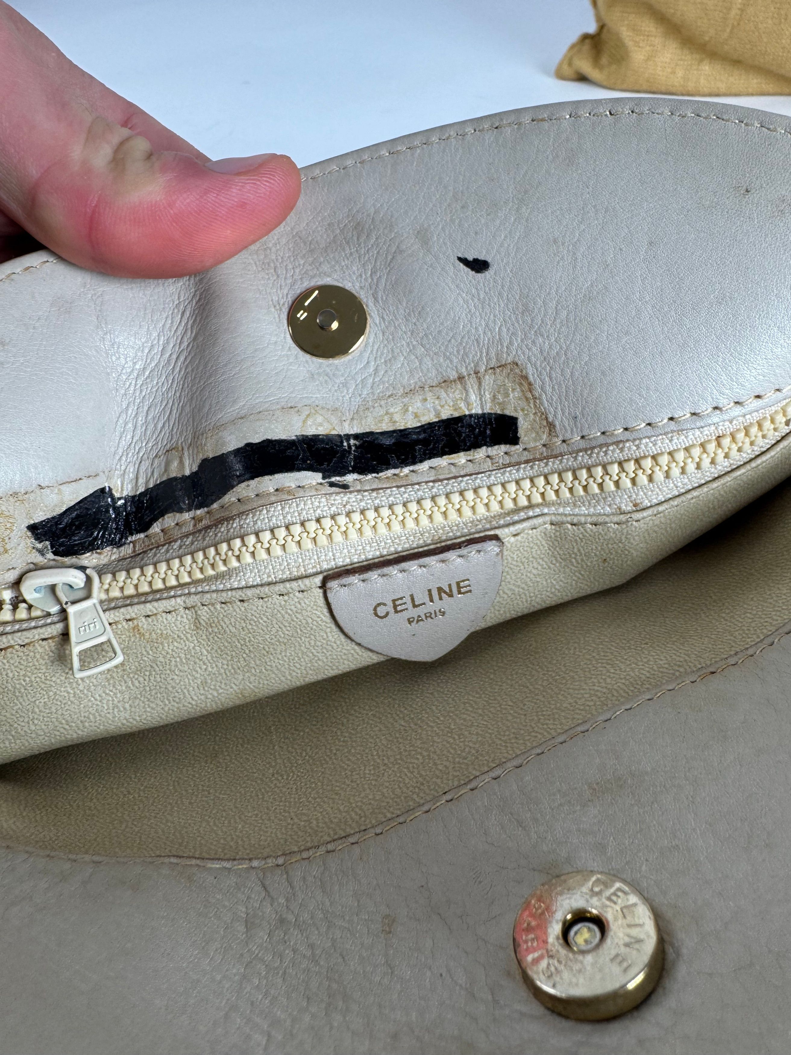 Celine Vintage Snake Emblossed Triomphe Leather Shoulder Bag White Size ONE SIZE - 4 Thumbnail