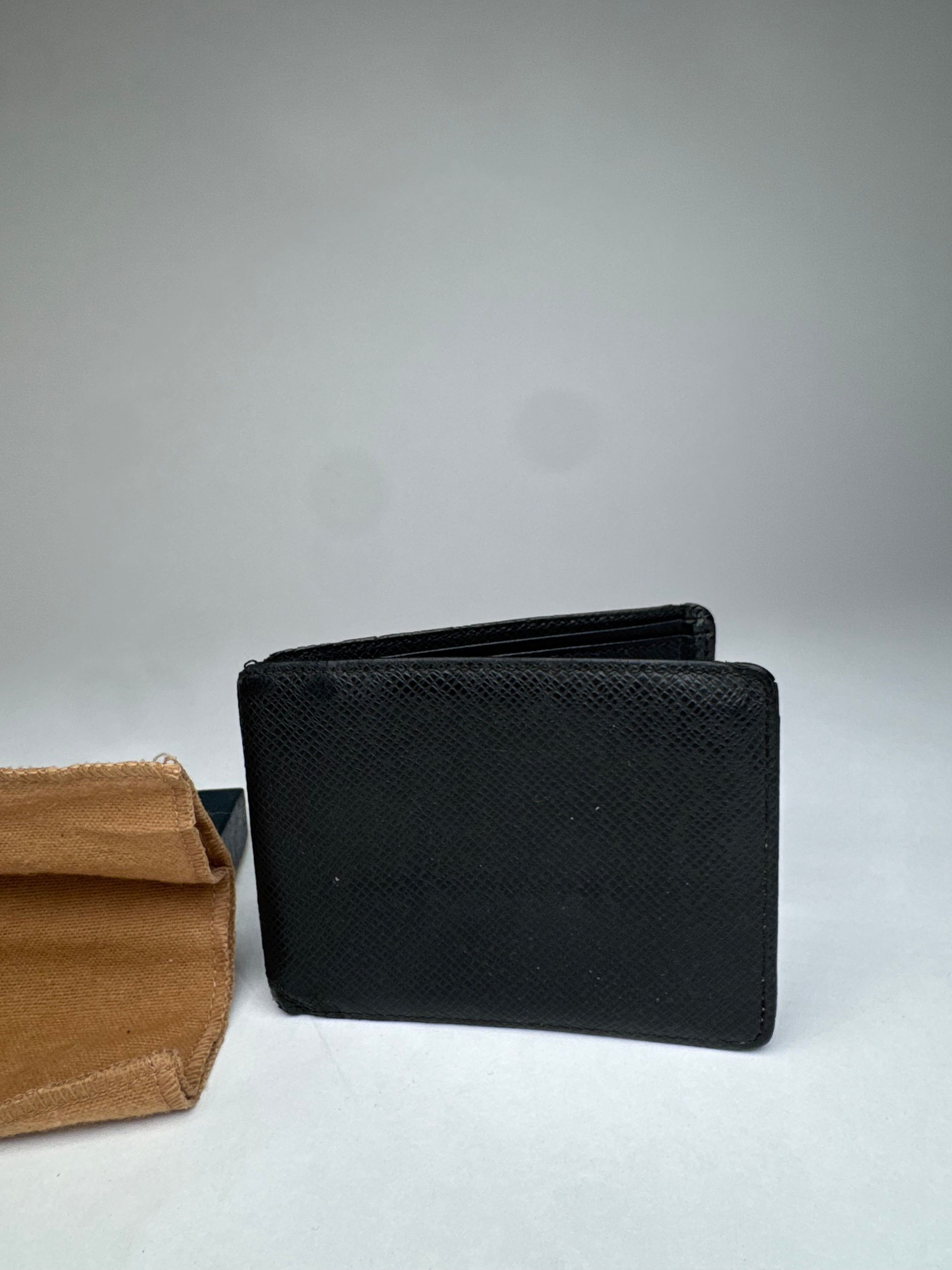 Louis Vuitton Vintage Taiga Leather Card Holder Black Size ONE SIZE - 7 Thumbnail
