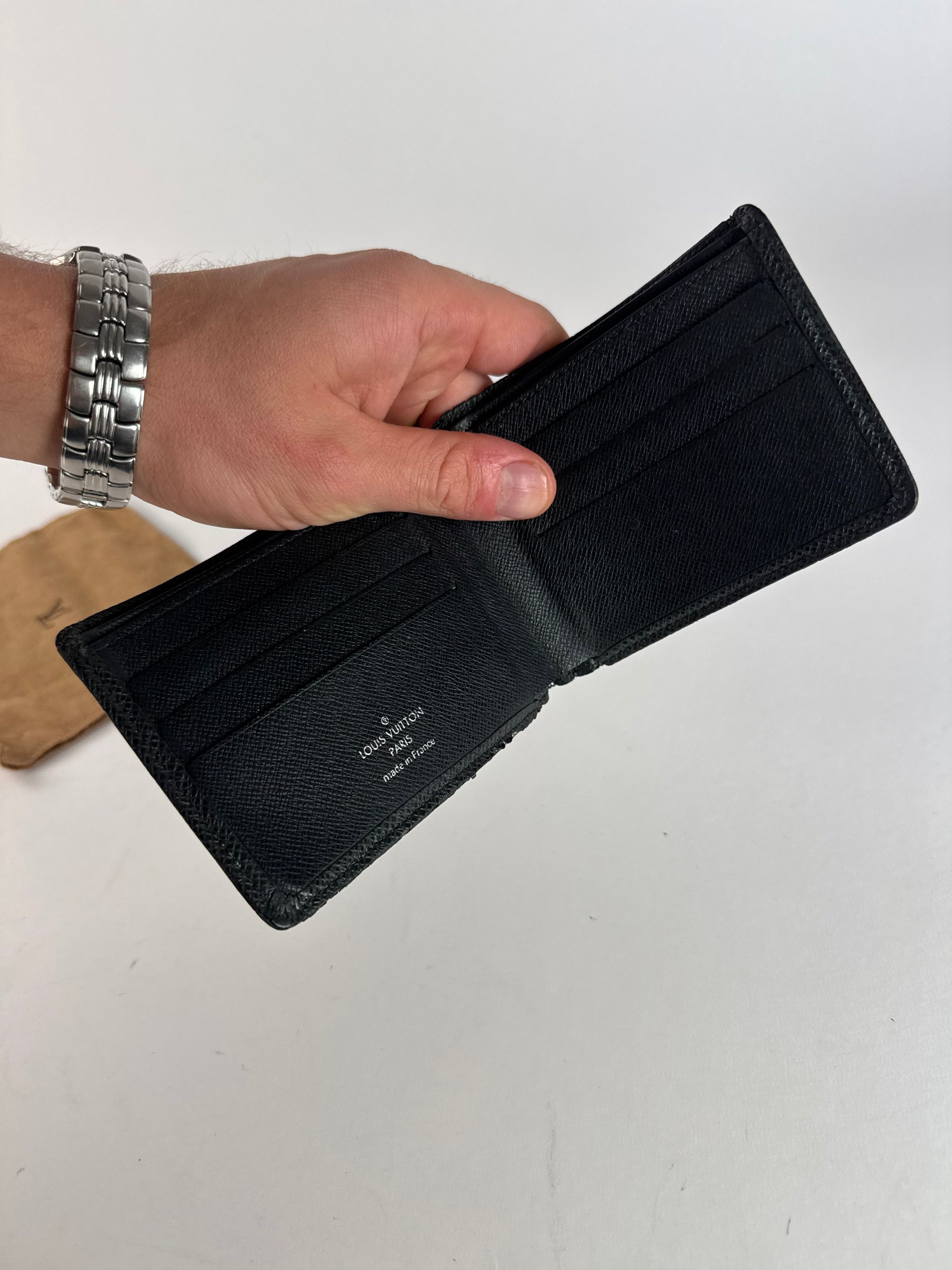 Louis Vuitton Vintage Taiga Leather Card Holder Black Size ONE SIZE - 4 Thumbnail