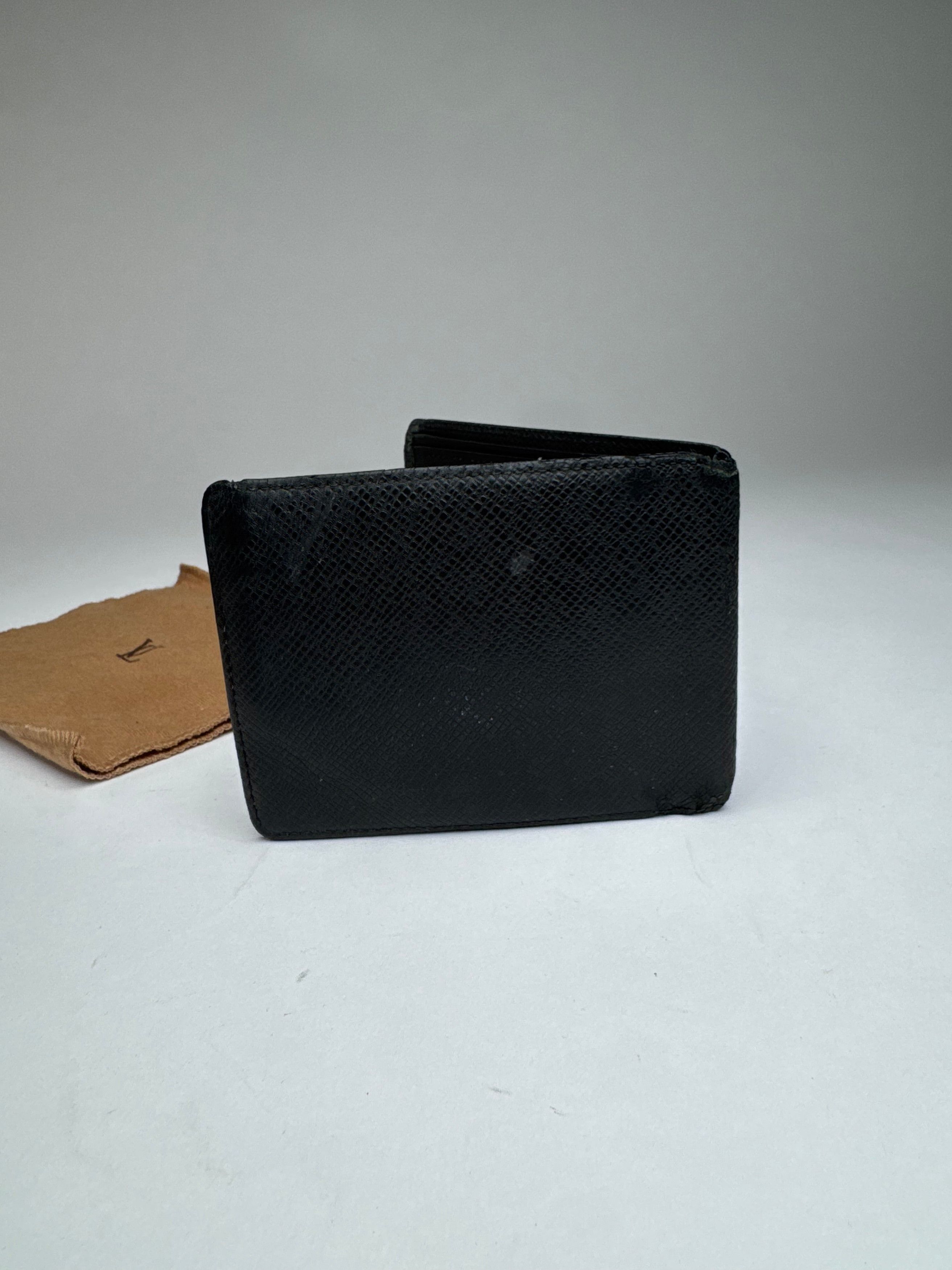 Louis Vuitton Vintage Taiga Leather Card Holder Black Size ONE SIZE - 11 Thumbnail