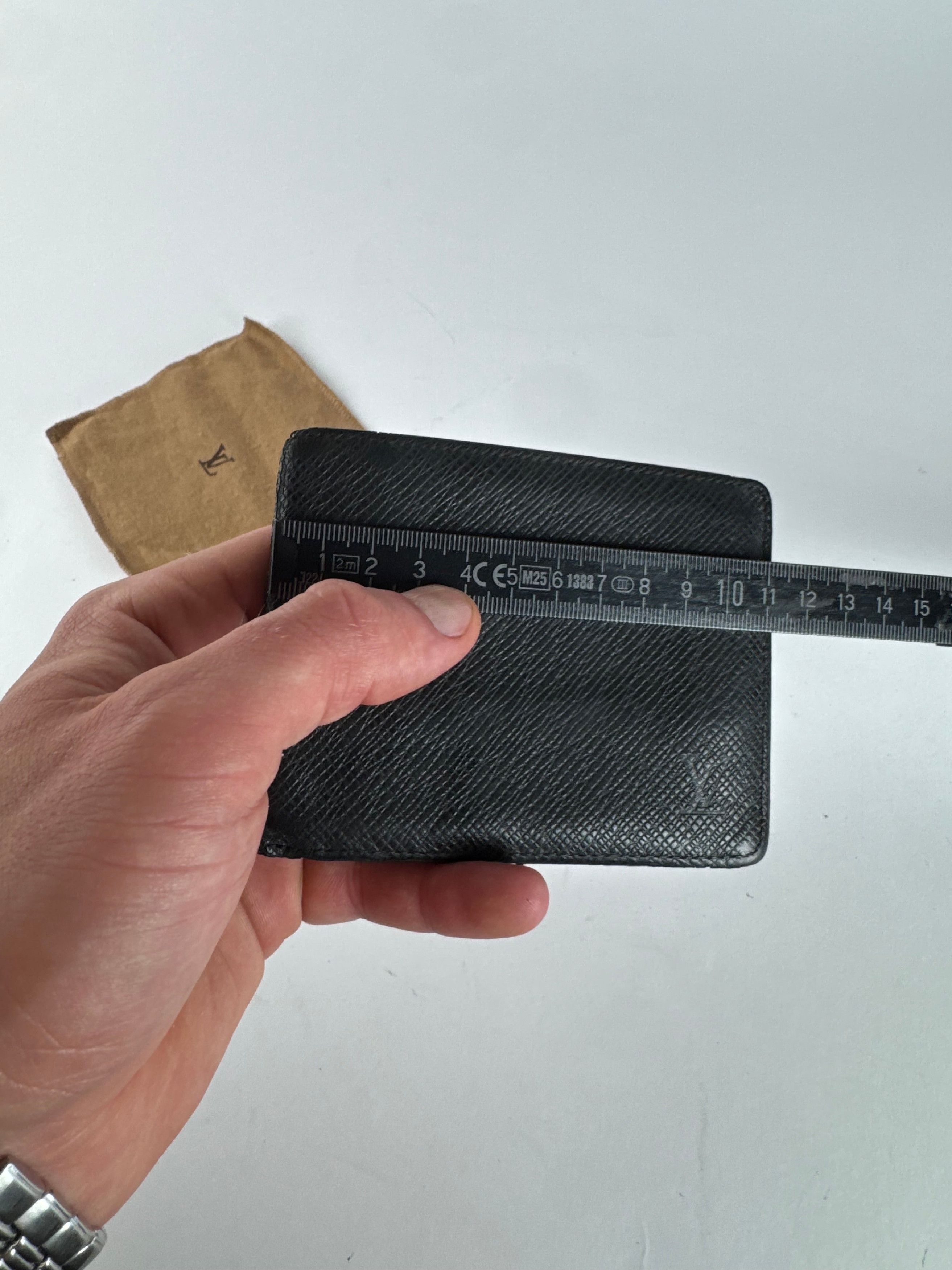 Louis Vuitton Vintage Taiga Leather Card Holder Black Size ONE SIZE - 8 Thumbnail