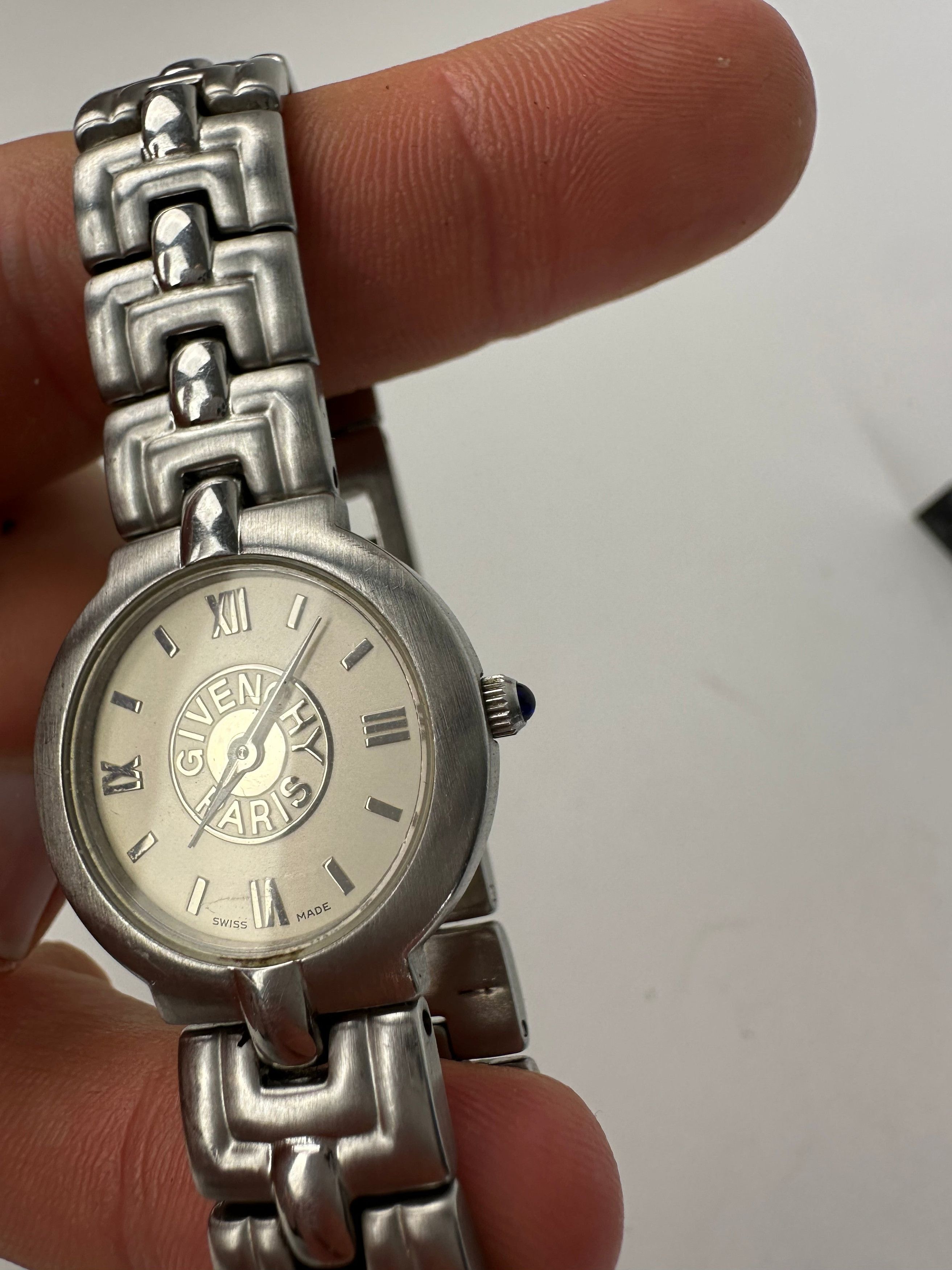 Givenchy Vintage Quartz Watch Silver White Size ONE SIZE - 10 Thumbnail