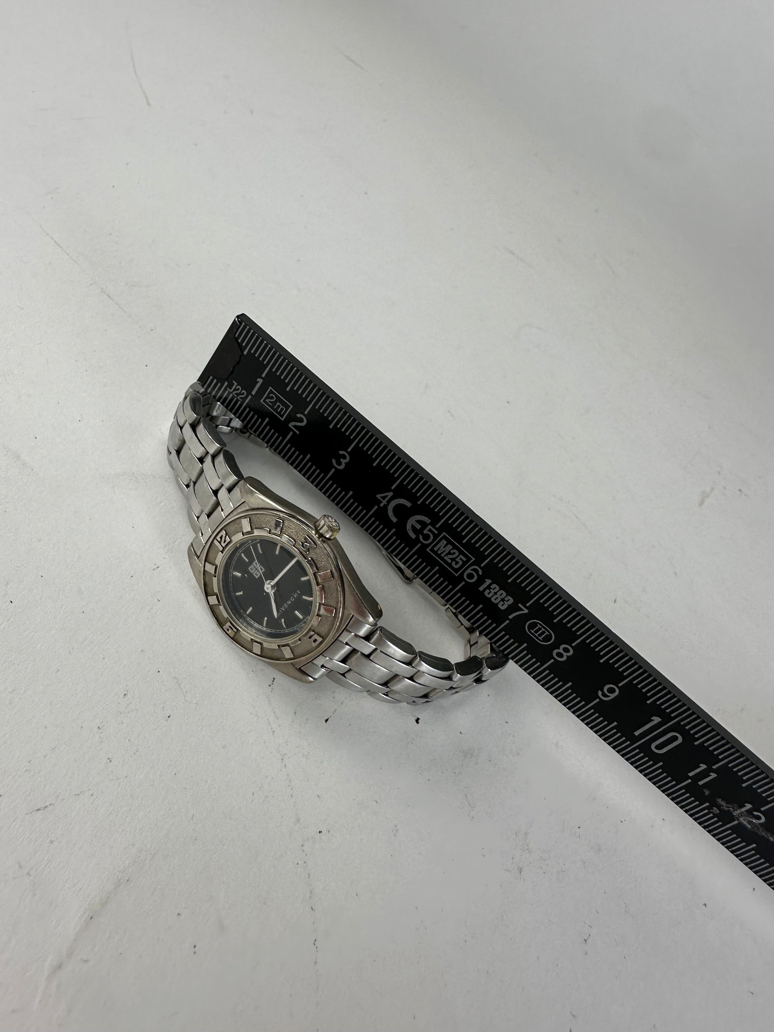 Other Vintage Givenchy Steel Quartz Watch Silver Size ONE SIZE - 8 Thumbnail