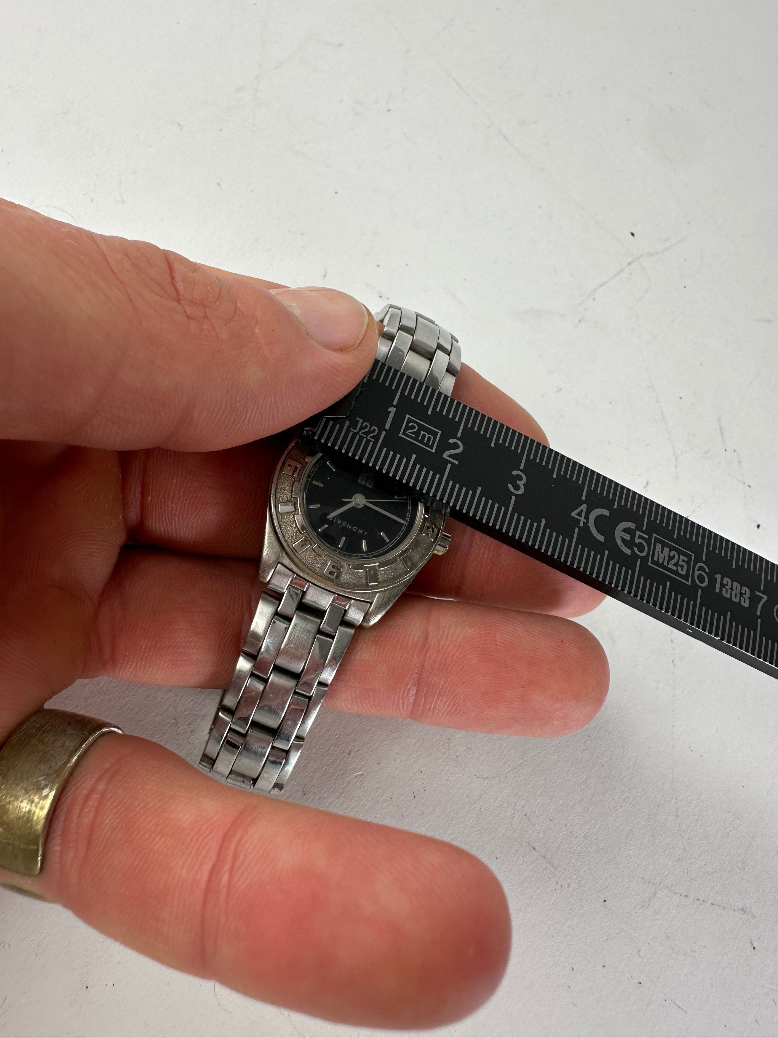 Other Vintage Givenchy Steel Quartz Watch Silver Size ONE SIZE - 9 Thumbnail