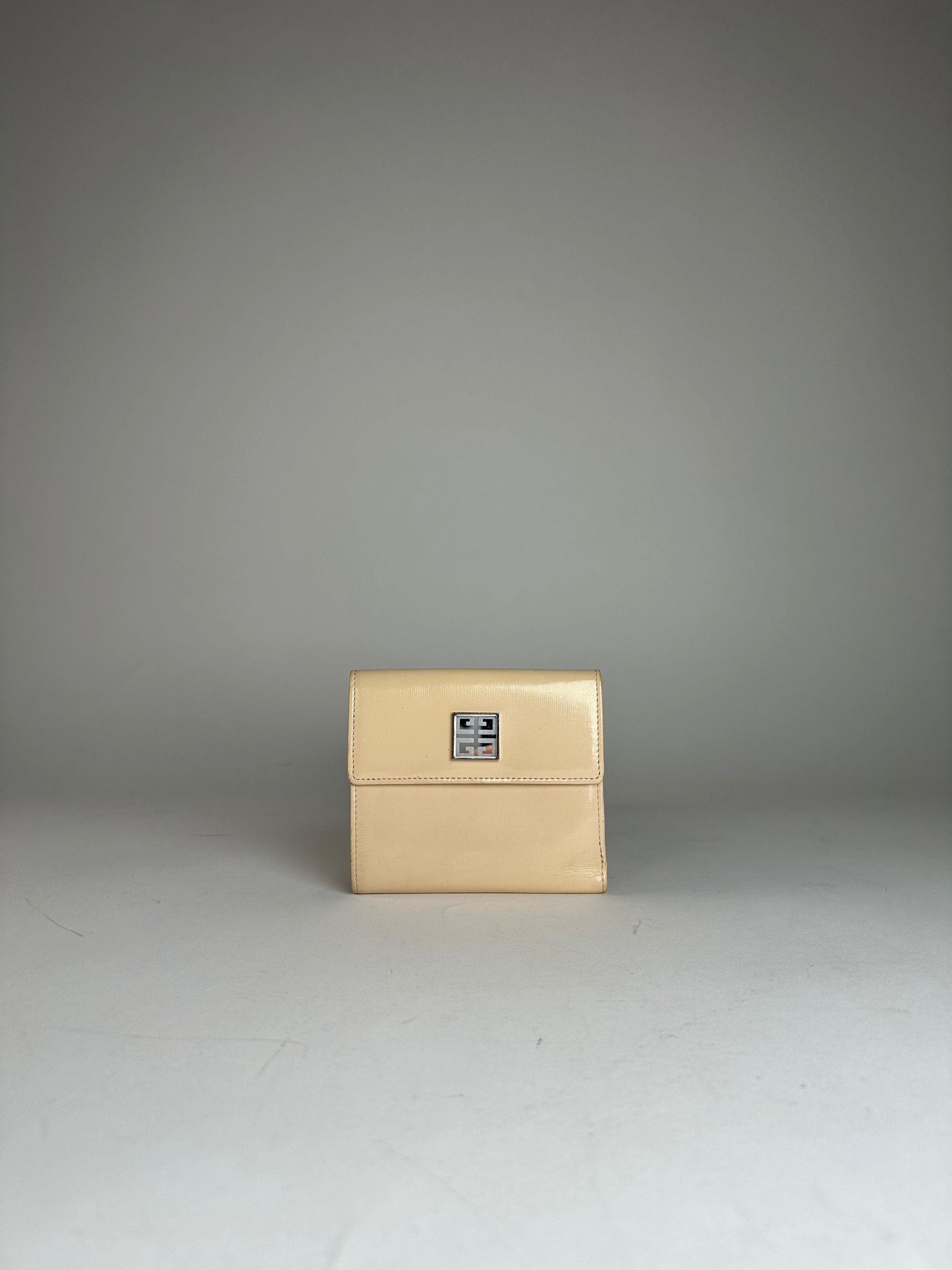 Givenchy Vintage Patent Leather Wallet Beige Size ONE SIZE - 8 Thumbnail