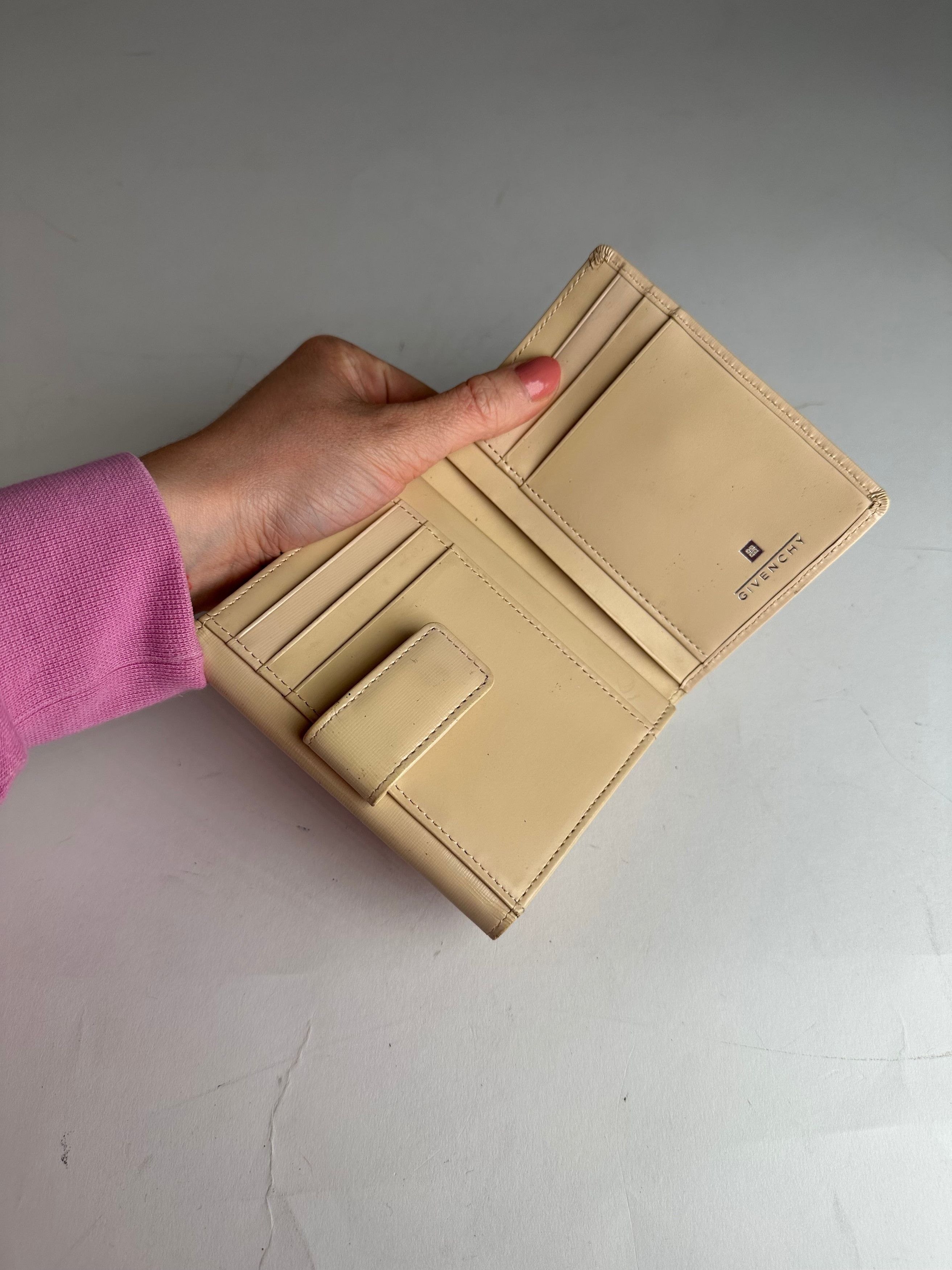 Givenchy Vintage Patent Leather Wallet Beige Size ONE SIZE - 4 Thumbnail