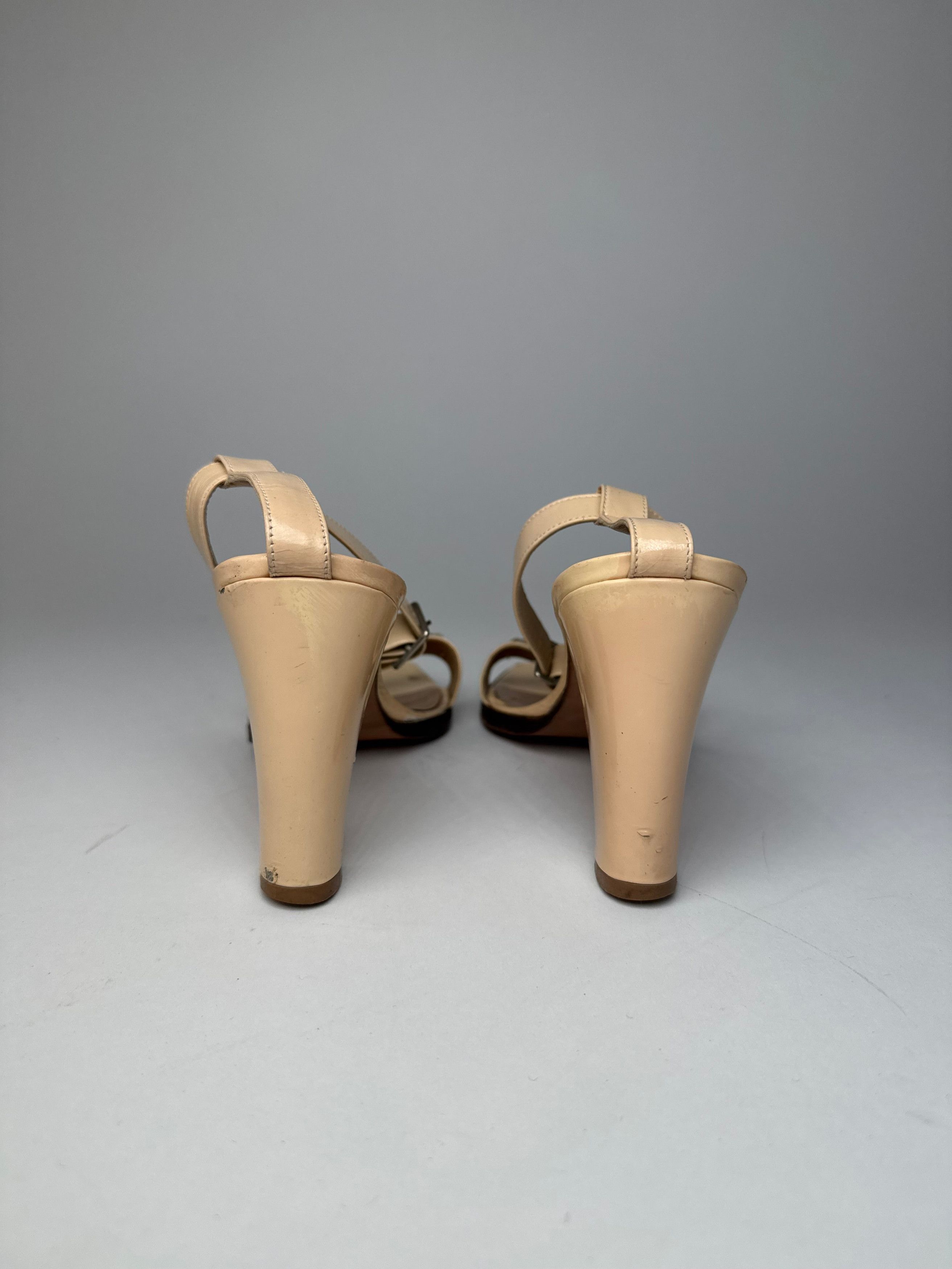 Gucci Vintage Leather Horsebit Pumps Beige EU35C Size US 4 / IT 34 - 8 Thumbnail