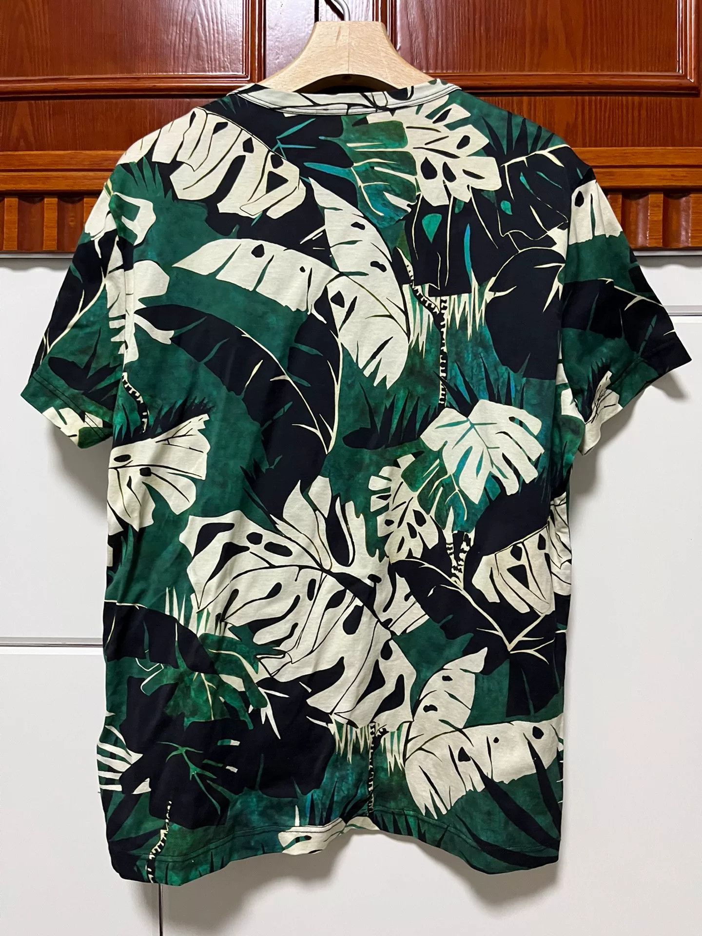 Moncler Moncler Men's Hawaiian Print Short Sleeve T-Shirt Size US L / EU 52-54 / 3 - 2 Thumbnail