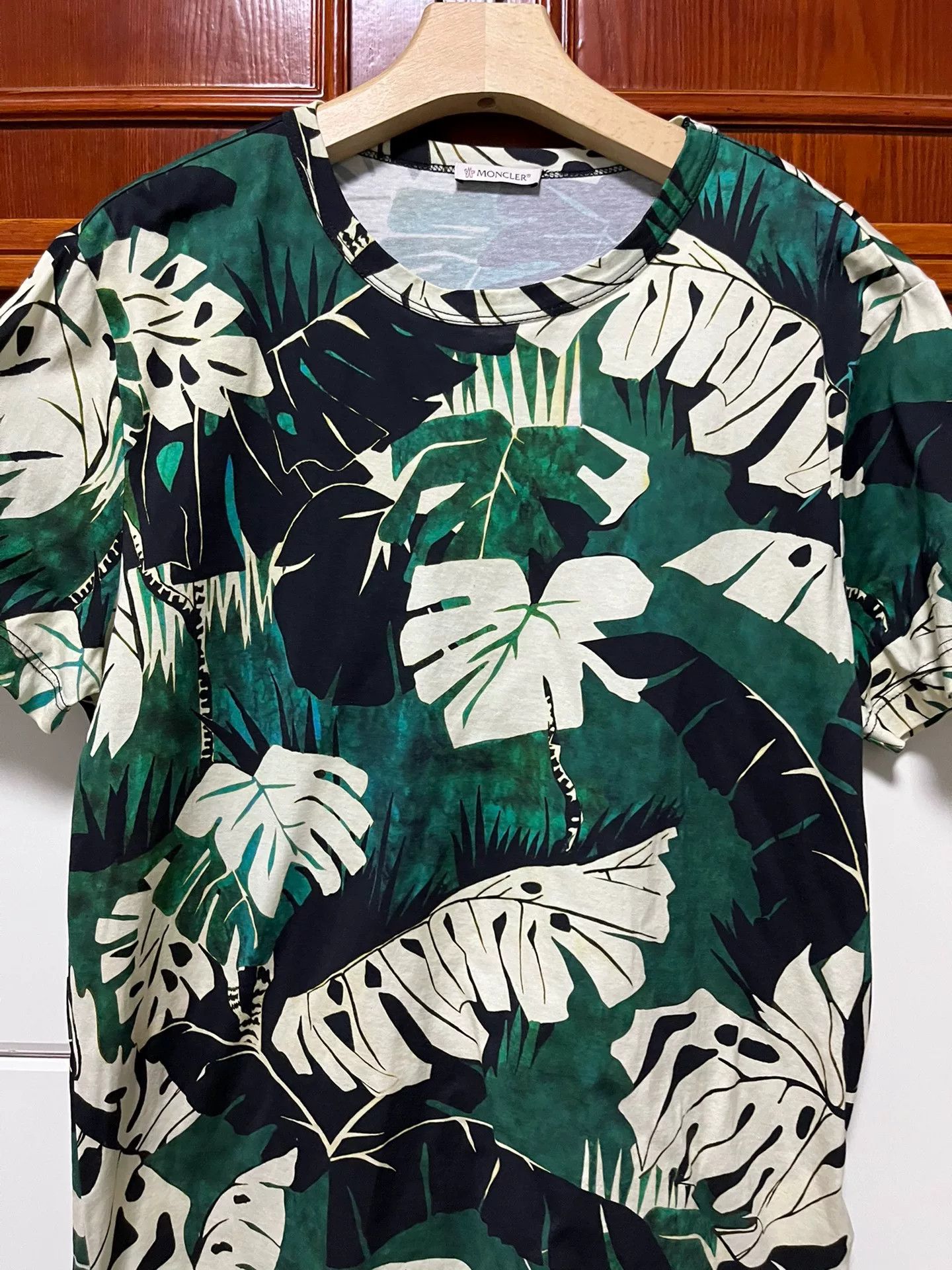 Moncler Moncler Men's Hawaiian Print Short Sleeve T-Shirt Size US L / EU 52-54 / 3 - 3 Thumbnail