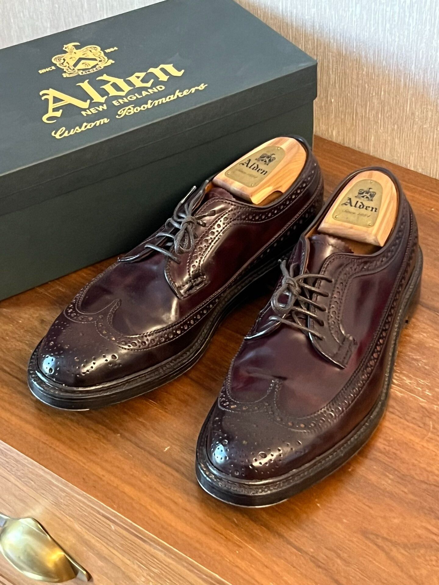 Alden Alden 975 Longwing Brogue Shell Cordovan Shoes Size US 8 / EU 41 - 2 Thumbnail