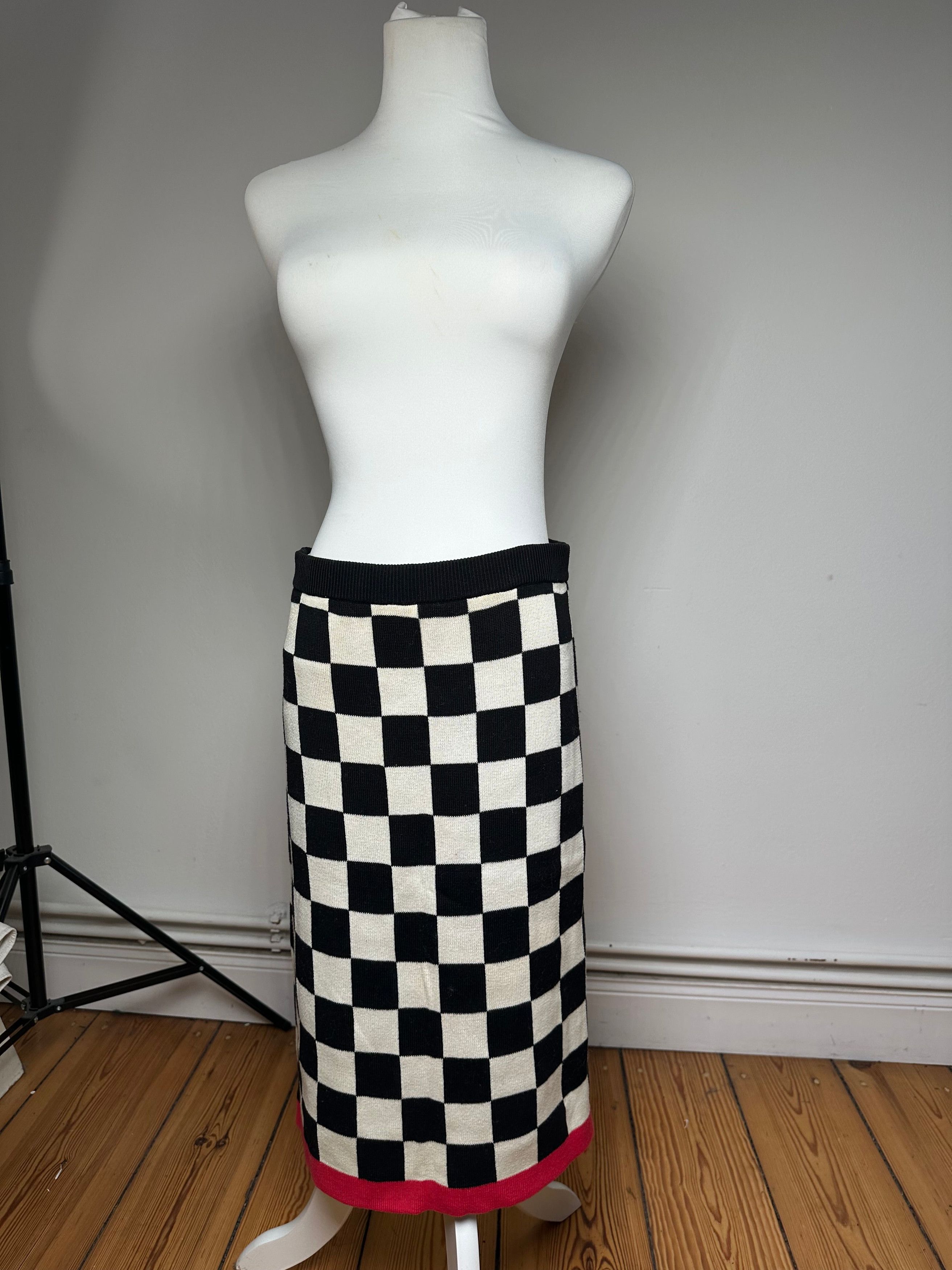 Celine Vintage Paris Chess Emblossed Skirt Black White 40/L Size 34" / US 12 / IT 48 - 13 Thumbnail