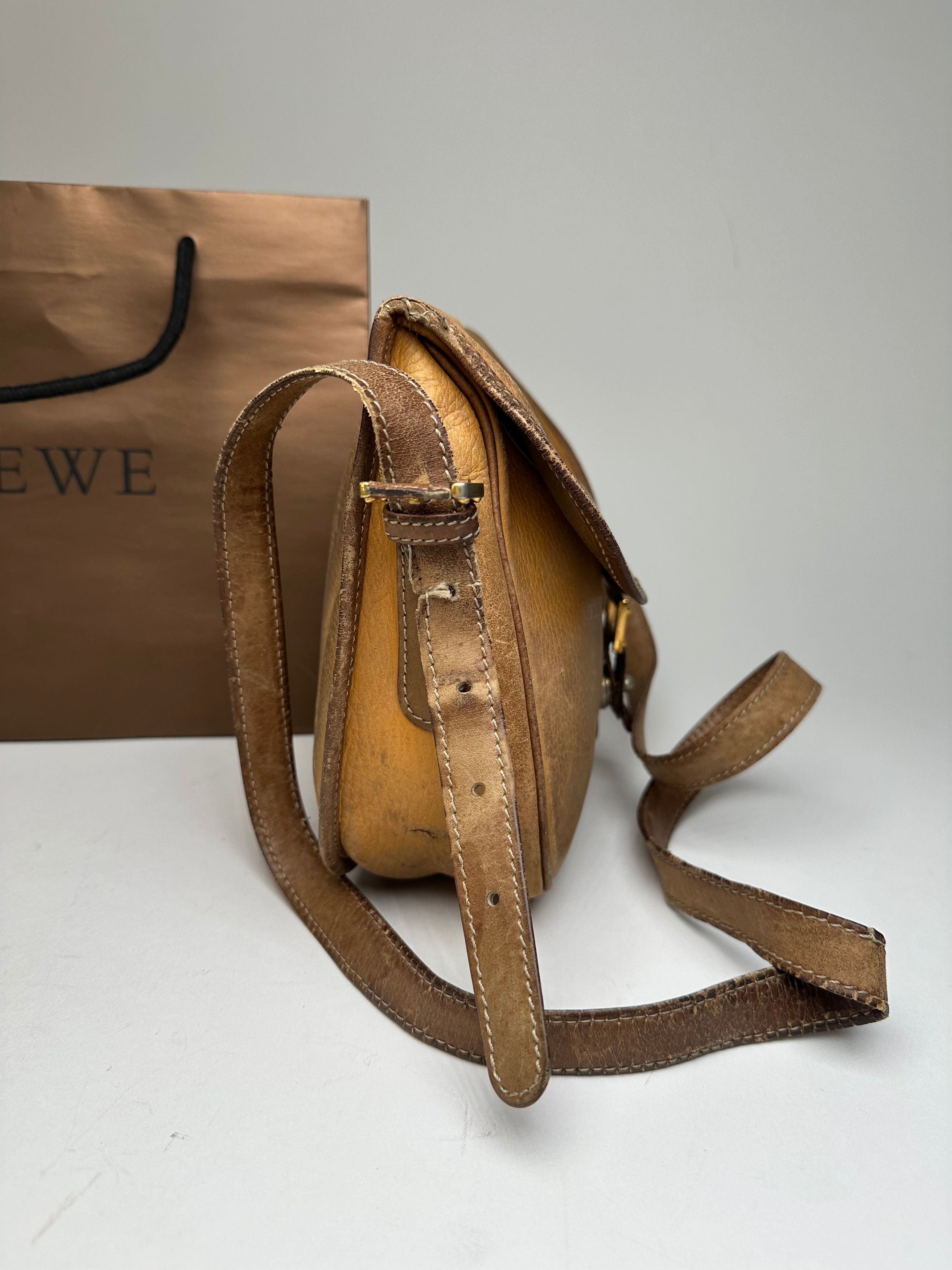 Loewe Vintage Anagram Leather Crossbody Shoulder Bag Brown Size ONE SIZE - 11 Thumbnail