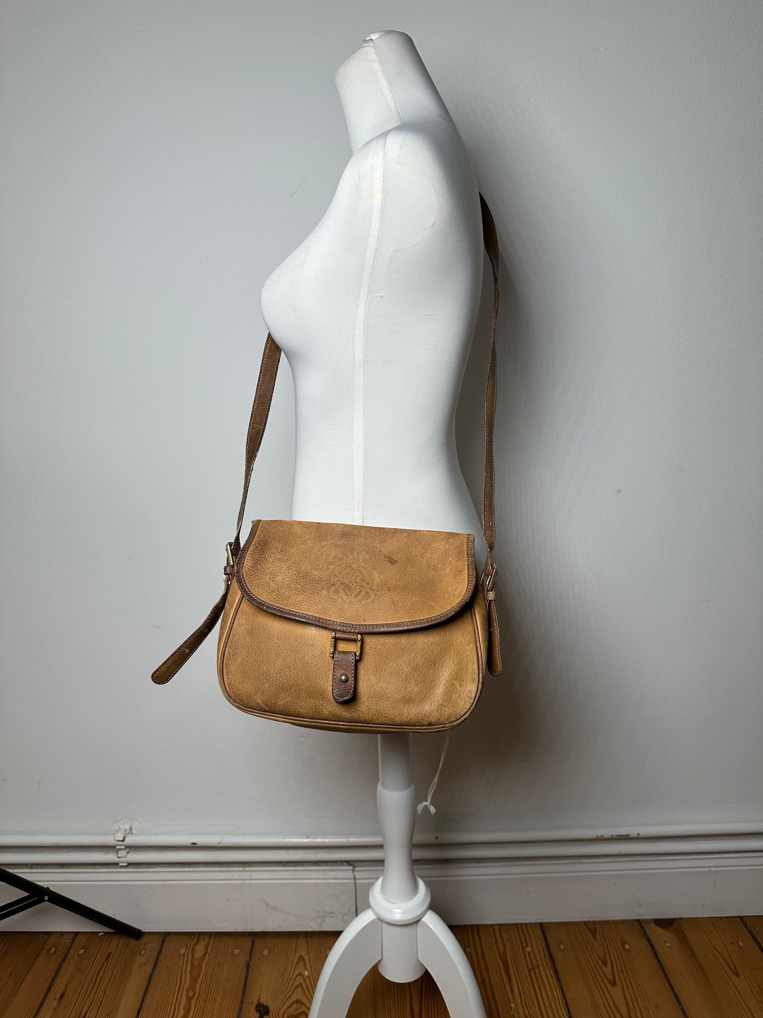 Loewe Vintage Anagram Leather Crossbody Shoulder Bag Brown Size ONE SIZE - 5 Thumbnail
