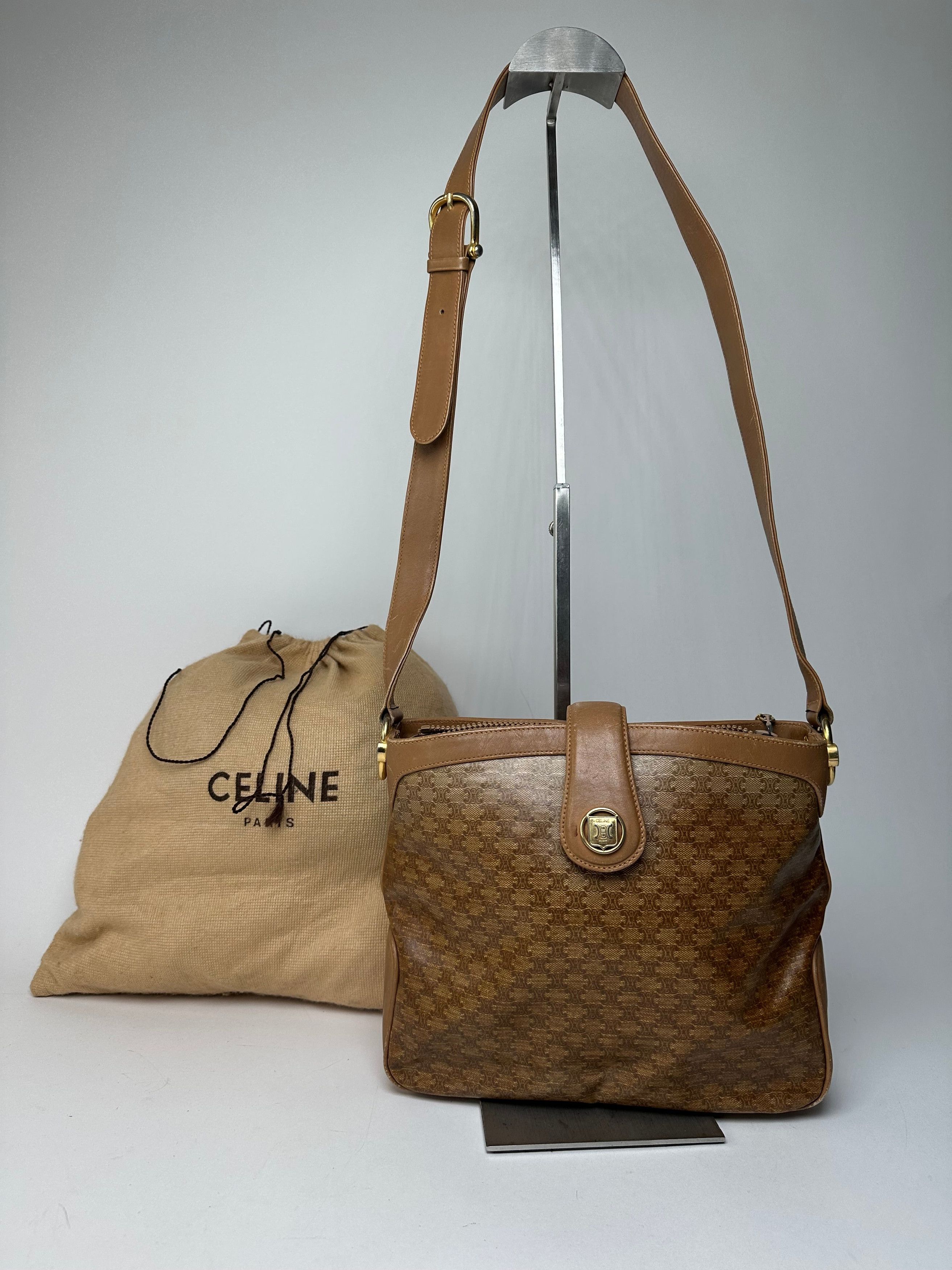 Celine Vintage Paris Triomphe Monogram Shoulder / Crossbody Bucket Size ONE SIZE - 15 Thumbnail