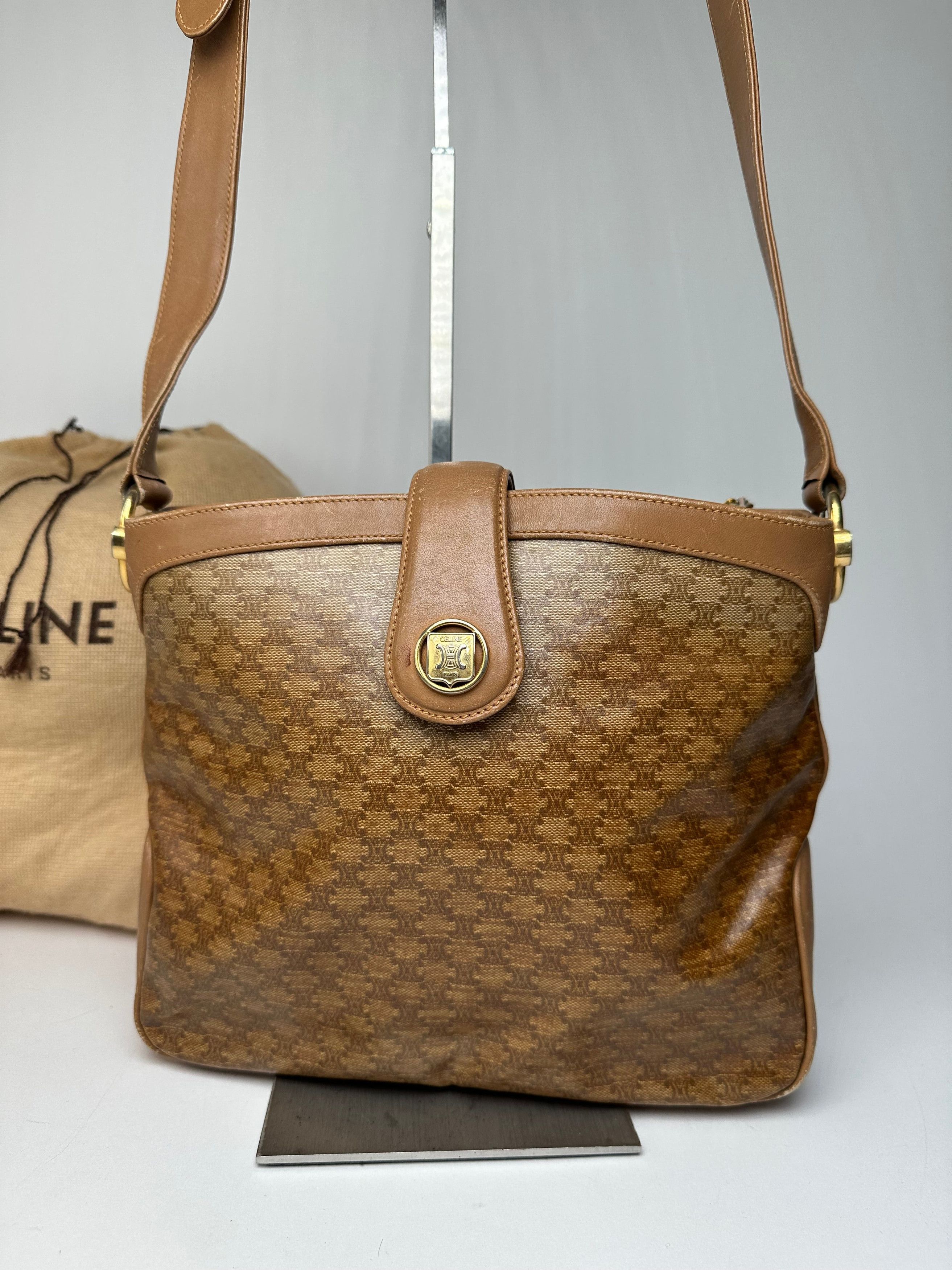 Celine Vintage Paris Triomphe Monogram Shoulder / Crossbody Bucket Size ONE SIZE - 8 Thumbnail