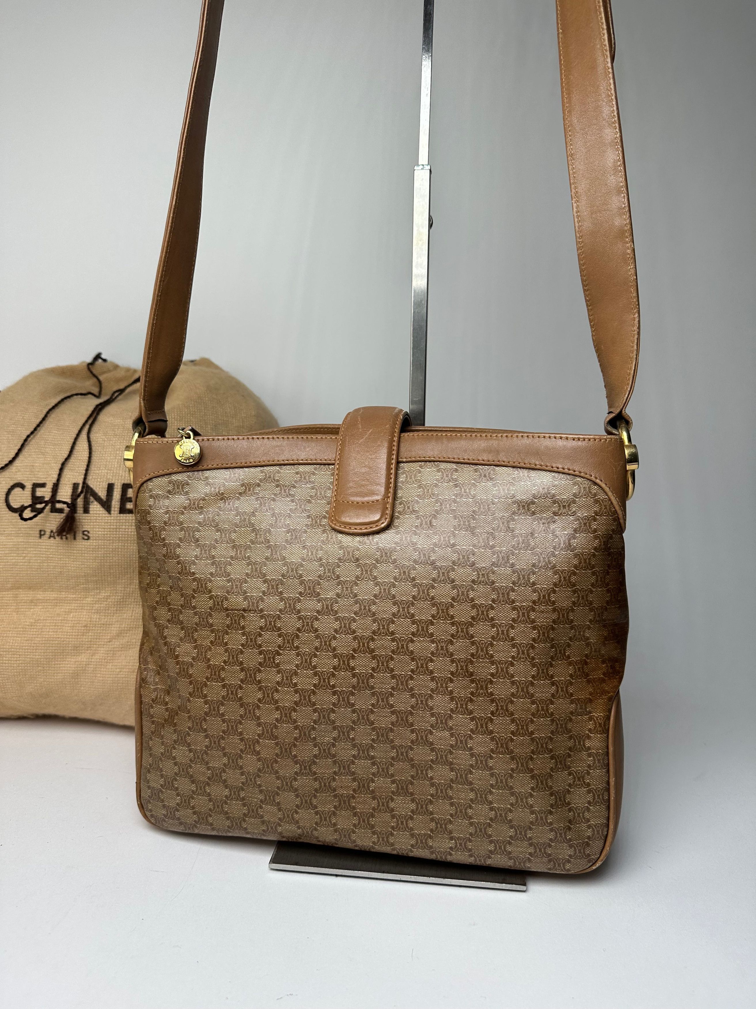 Celine Vintage Paris Triomphe Monogram Shoulder / Crossbody Bucket Size ONE SIZE - 11 Thumbnail