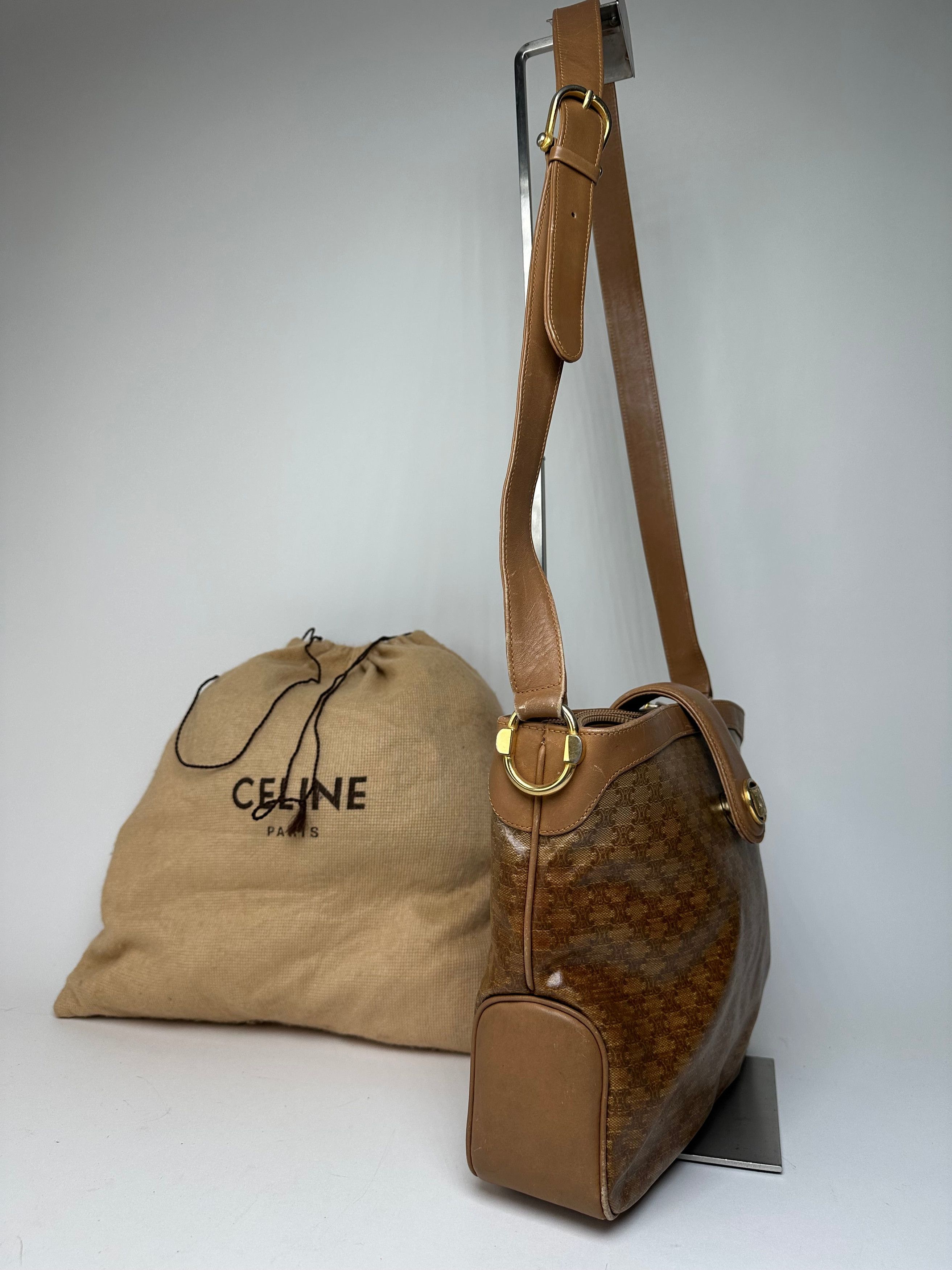 Celine Vintage Paris Triomphe Monogram Shoulder / Crossbody Bucket Size ONE SIZE - 9 Thumbnail