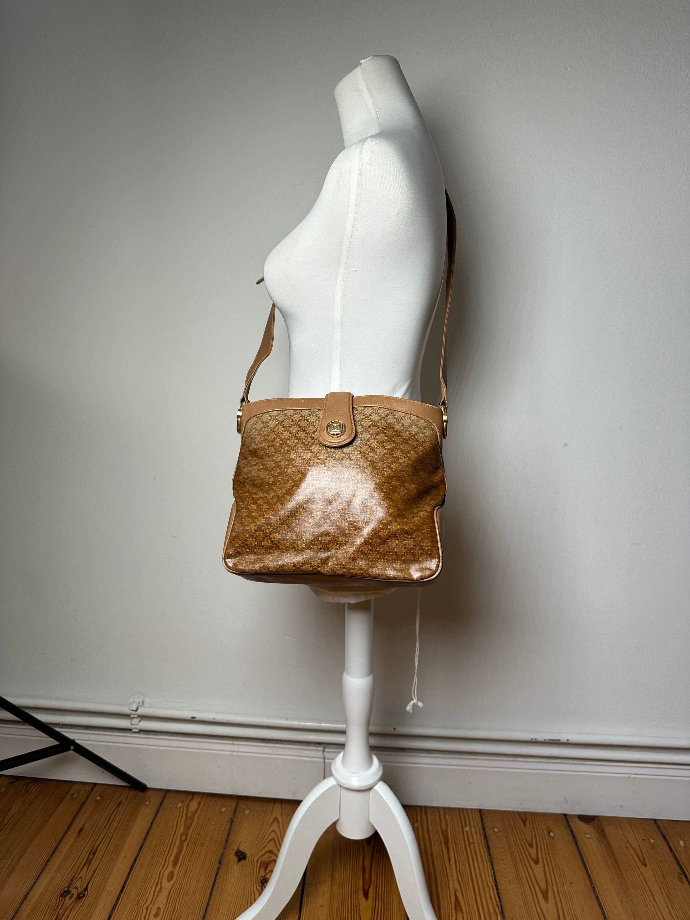 Celine Vintage Paris Triomphe Monogram Shoulder / Crossbody Bucket Size ONE SIZE - 5 Thumbnail