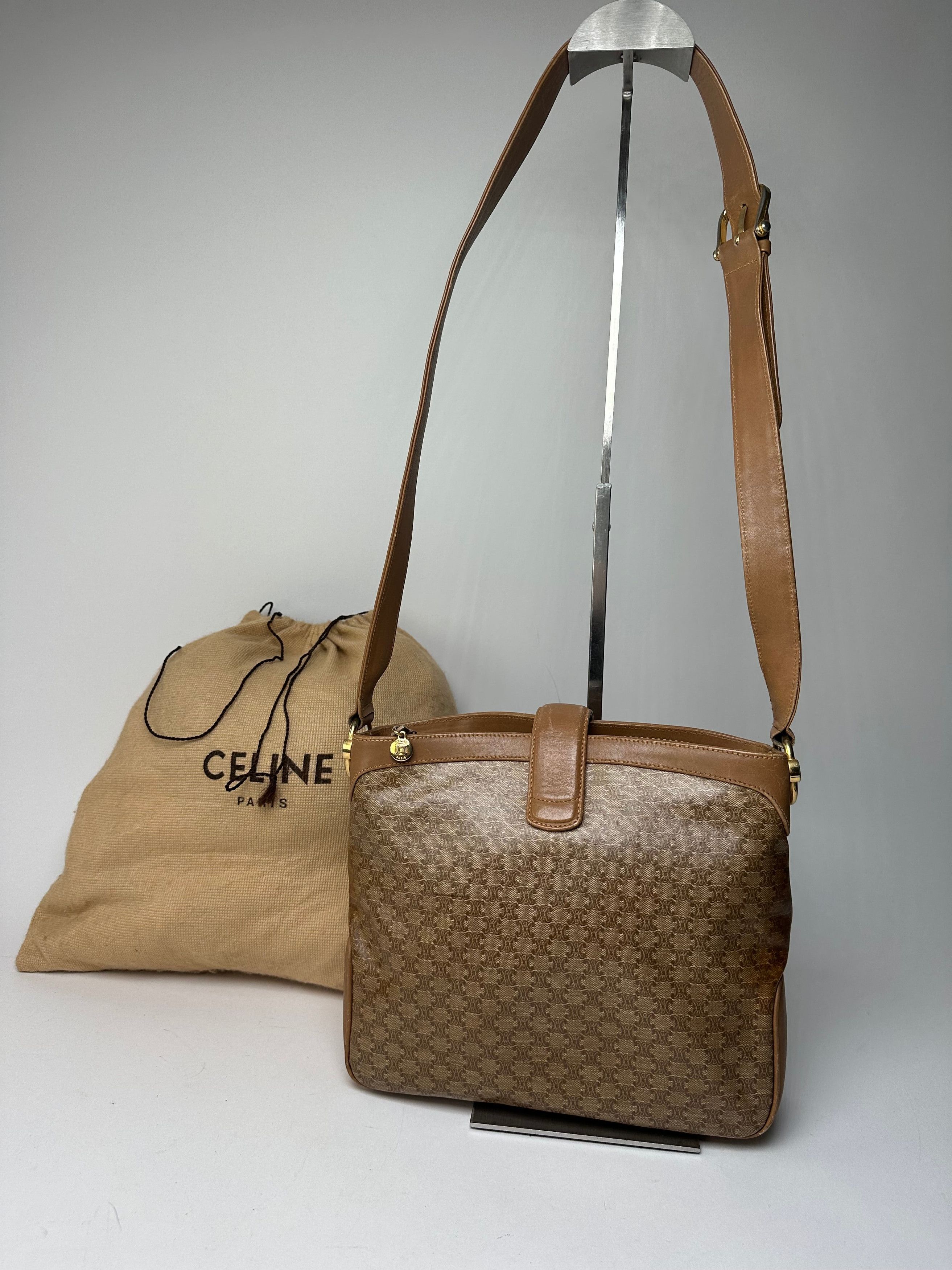 Celine Vintage Paris Triomphe Monogram Shoulder / Crossbody Bucket Size ONE SIZE - 2 Thumbnail