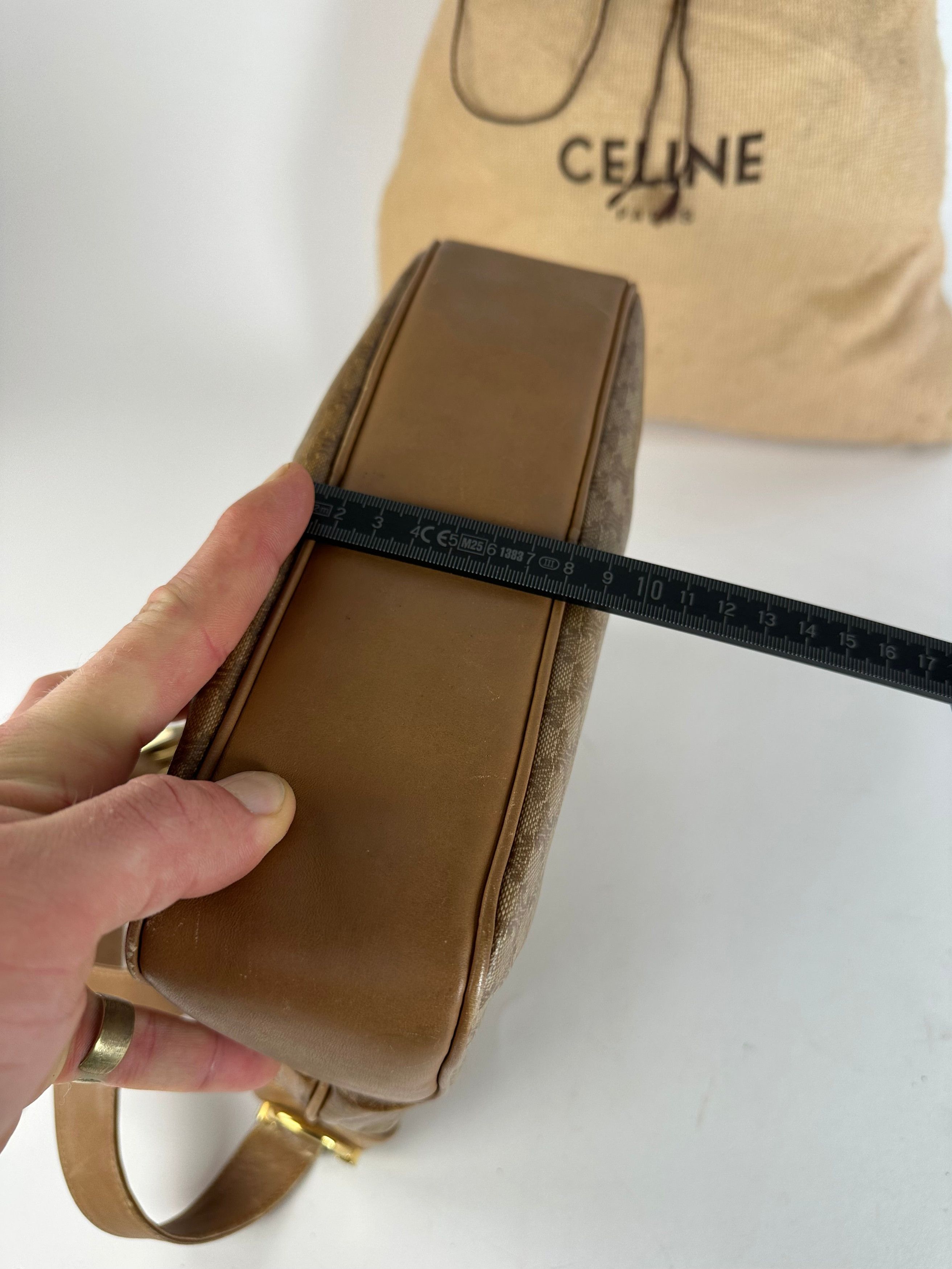 Celine Vintage Paris Triomphe Monogram Shoulder / Crossbody Bucket Size ONE SIZE - 14 Thumbnail
