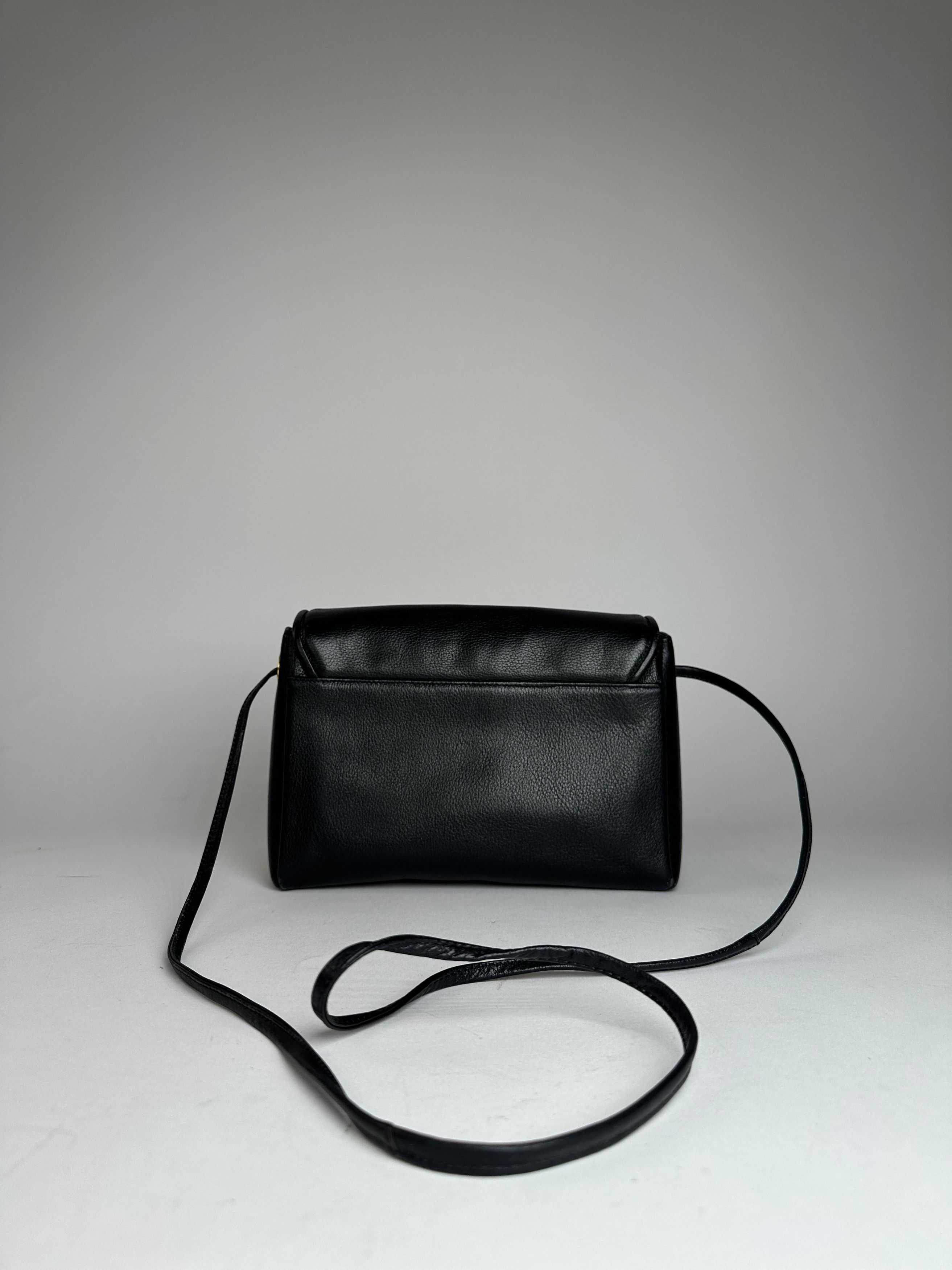 Givenchy Vintage Leather Shoulder Bag Black Size ONE SIZE - 2 Thumbnail