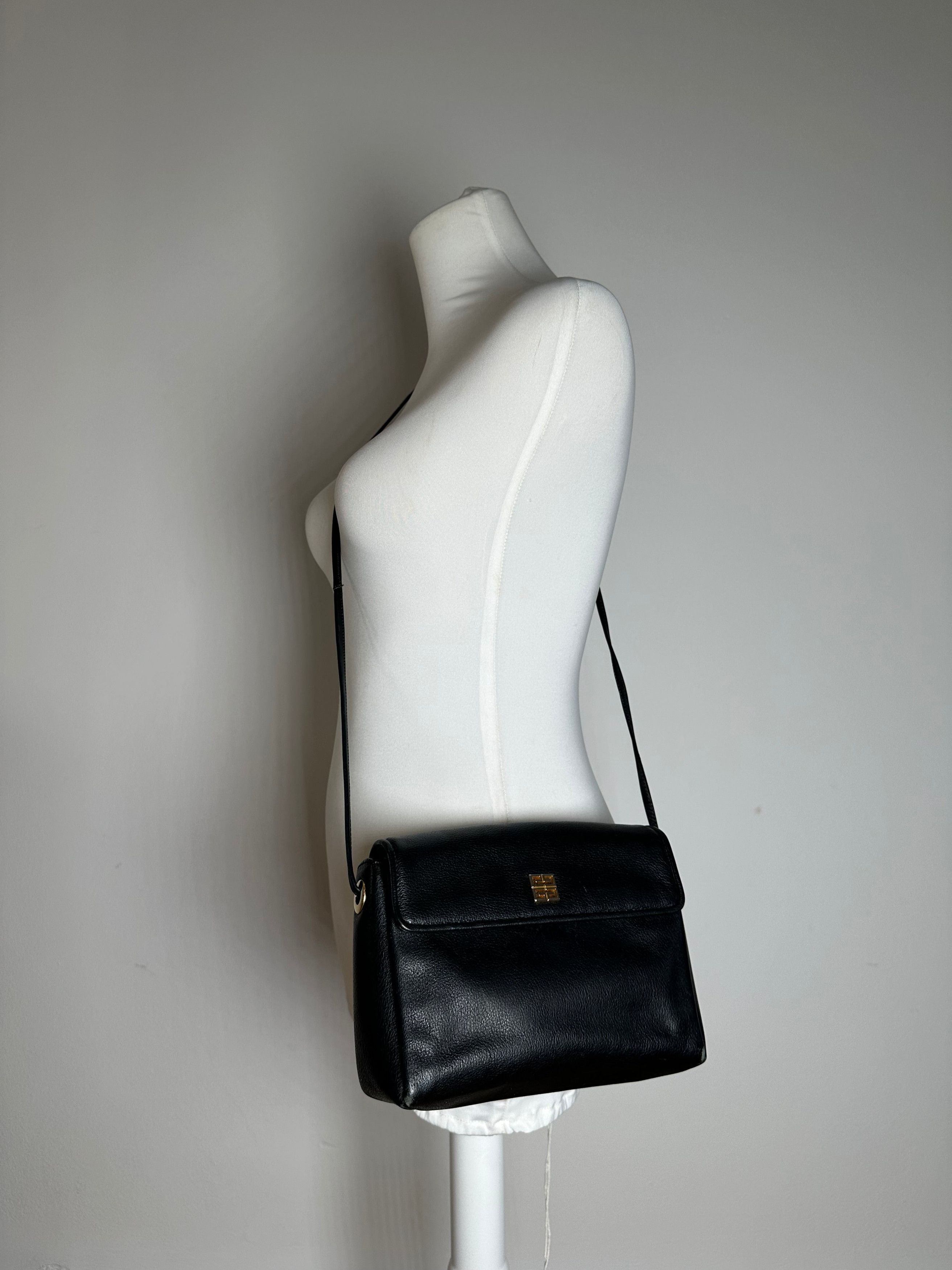 Givenchy Vintage Leather Shoulder Bag Black Size ONE SIZE - 4 Thumbnail