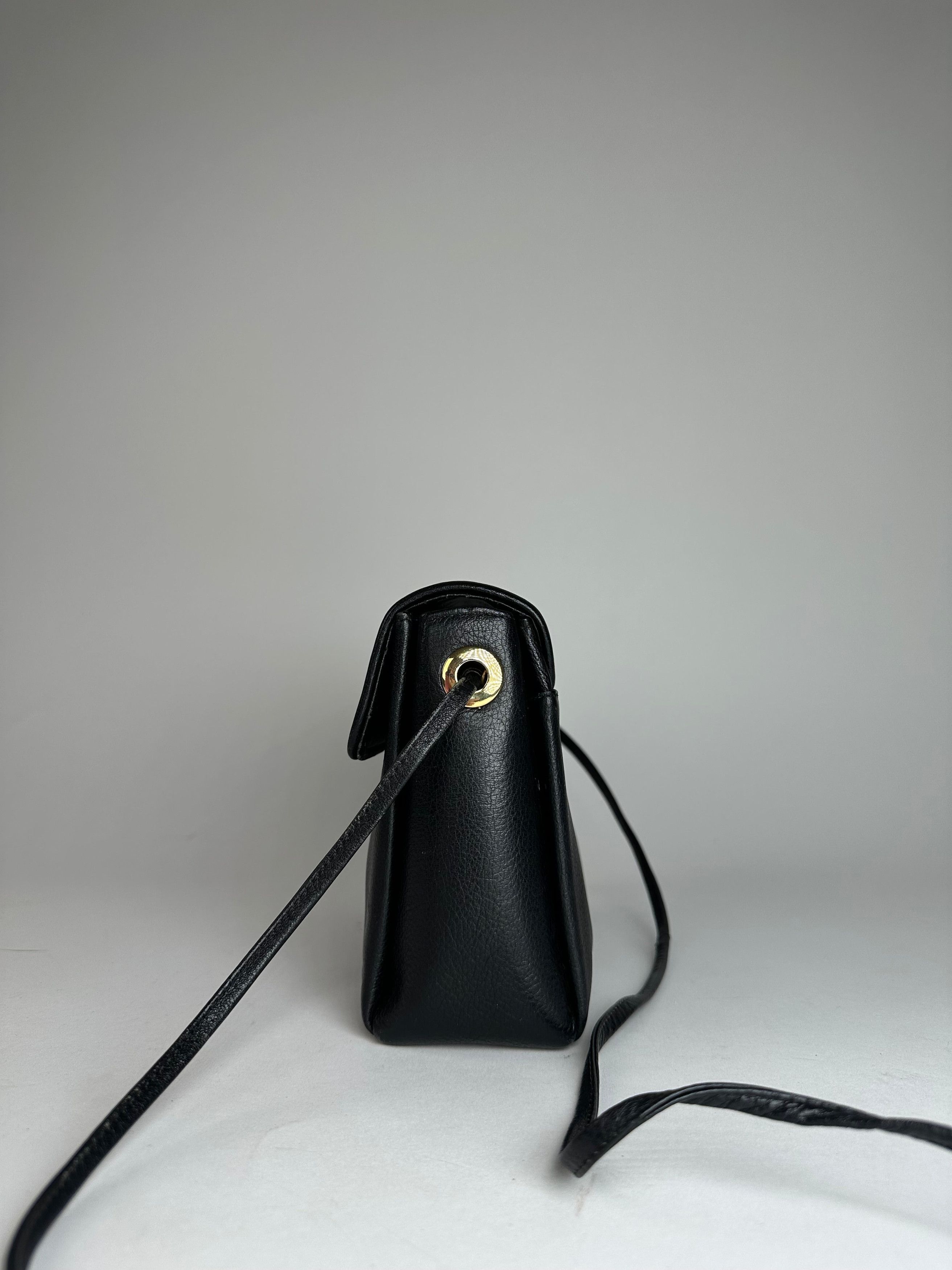 Givenchy Vintage Leather Shoulder Bag Black Size ONE SIZE - 3 Thumbnail