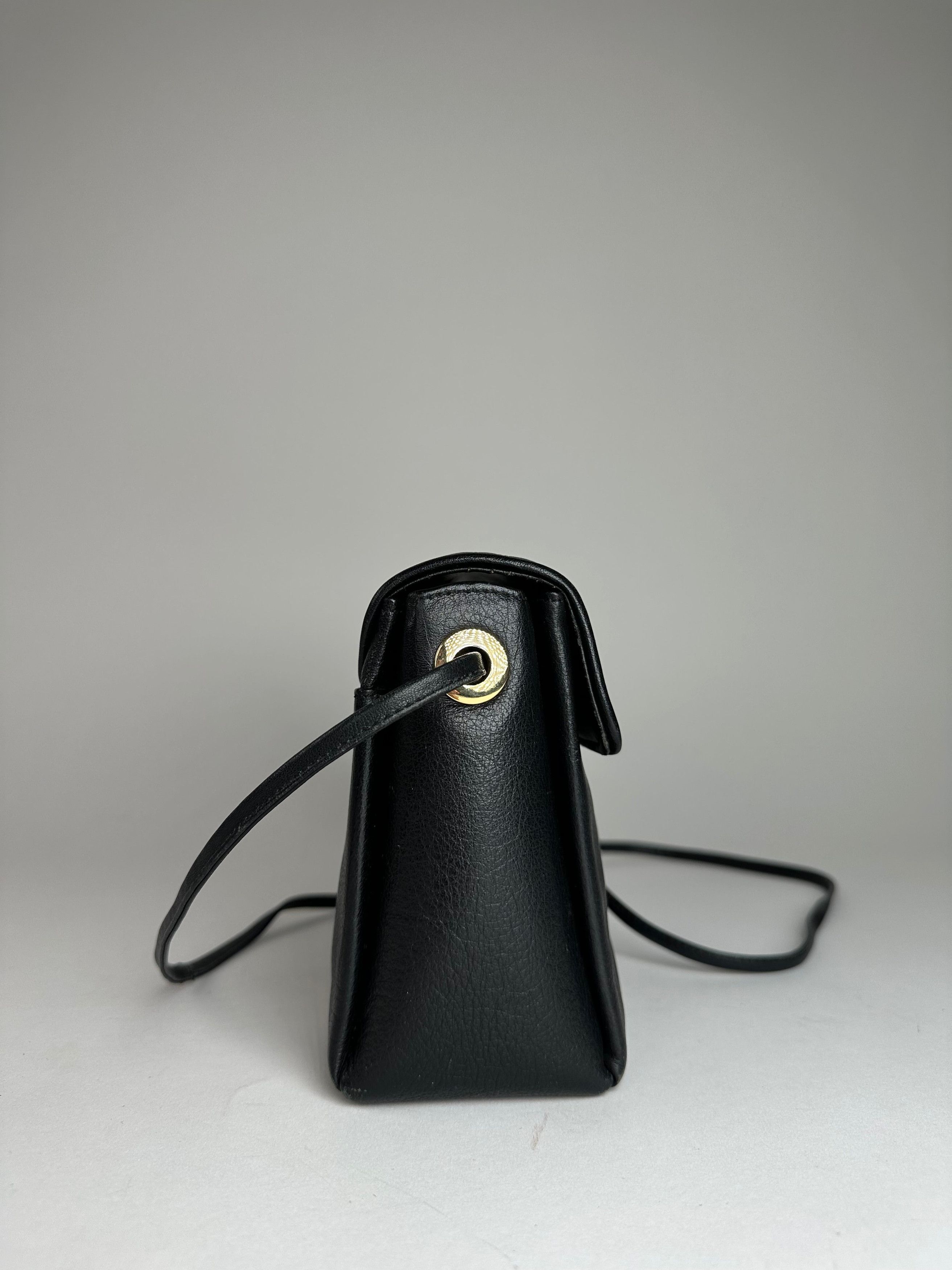 Givenchy Vintage Leather Shoulder Bag Black Size ONE SIZE - 5 Thumbnail
