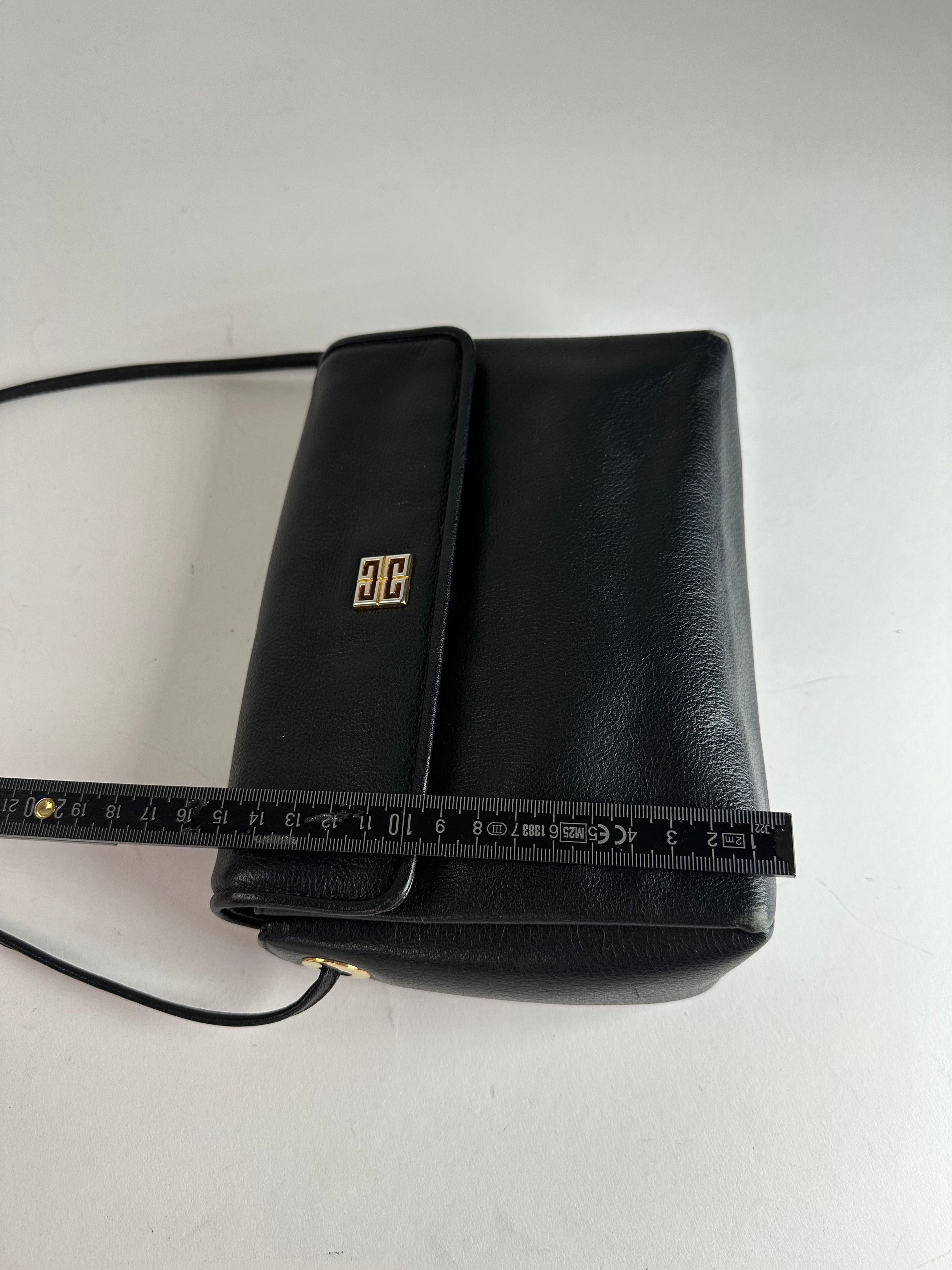 Givenchy Vintage Leather Shoulder Bag Black Size ONE SIZE - 8 Thumbnail