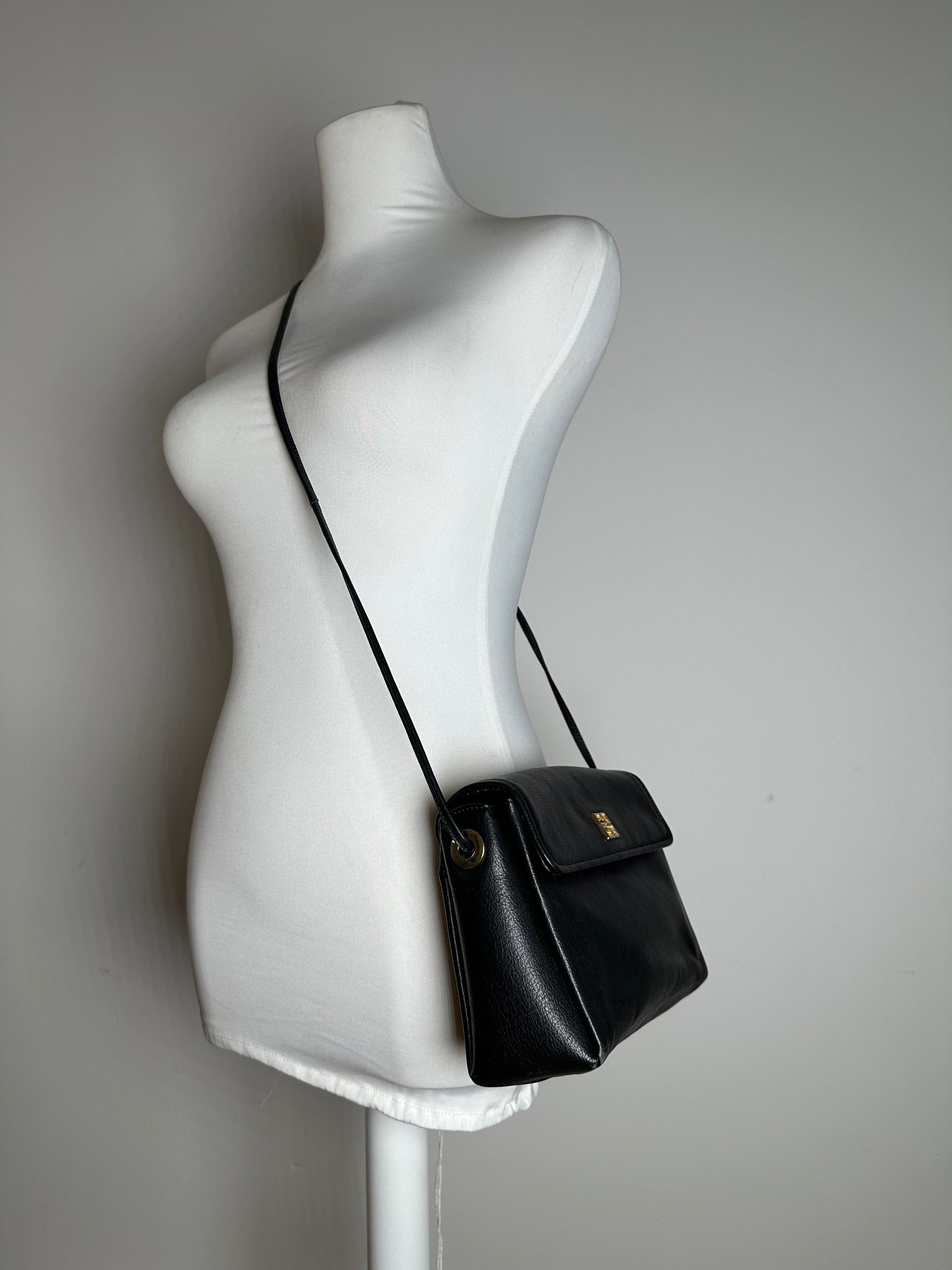 Givenchy Vintage Leather Shoulder Bag Black Size ONE SIZE - 10 Thumbnail