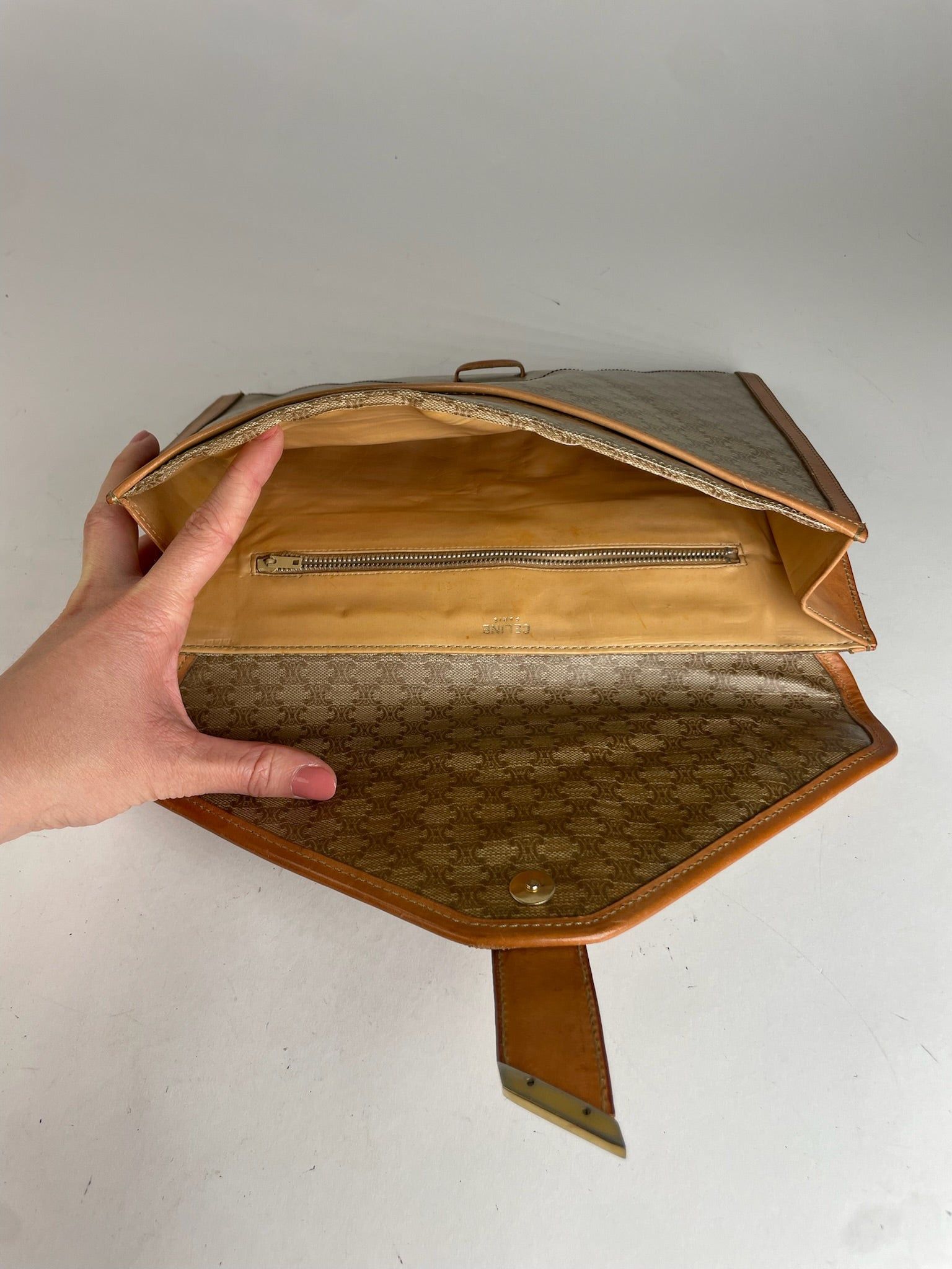 Celine Vintage Triomphe Monogram Leather Clutch Beige Brown Size ONE SIZE - 5 Thumbnail