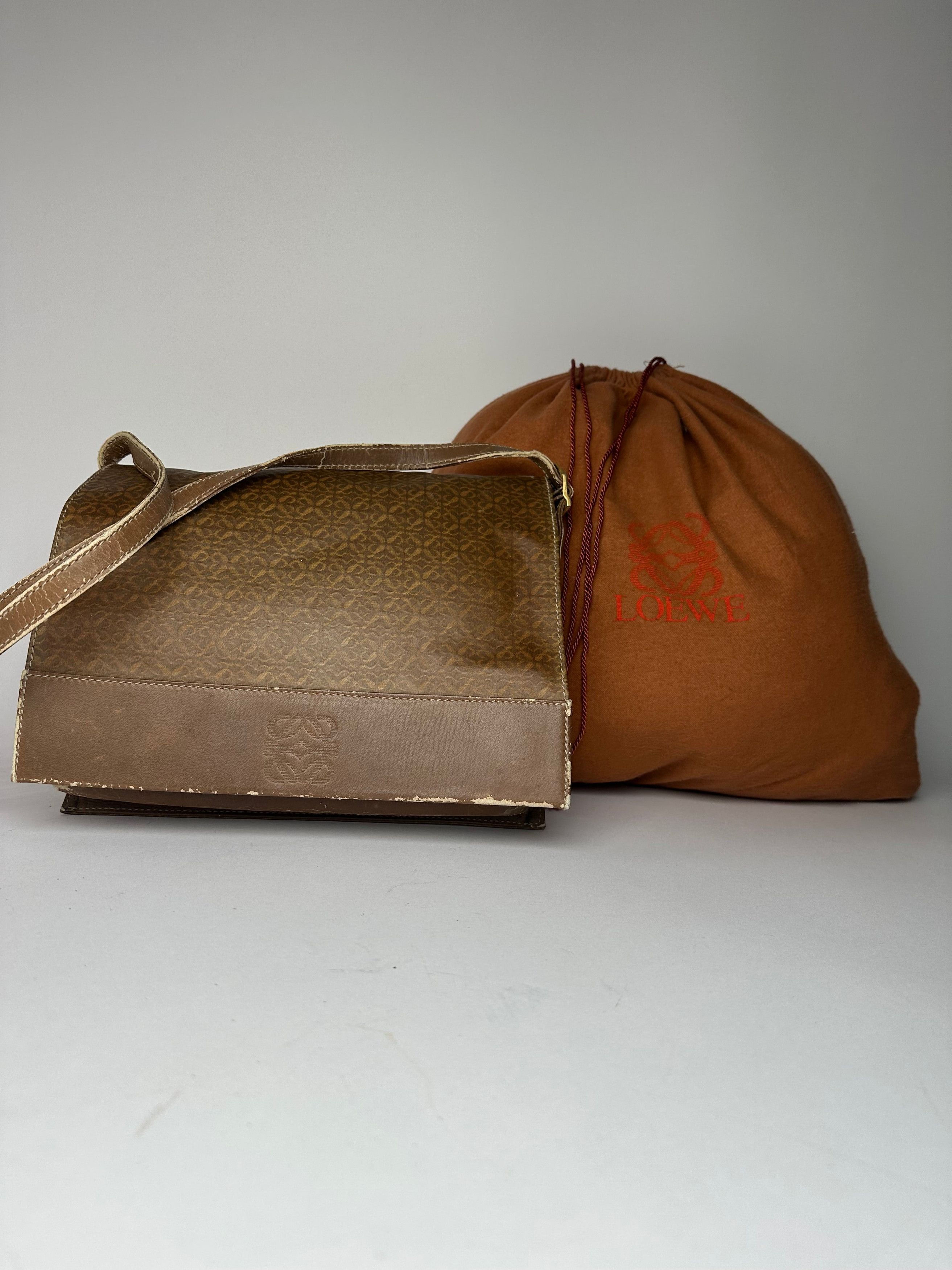 Loewe Vintage Madrid Leather Monogram Bag Camel Brown Size ONE SIZE - 6 Thumbnail