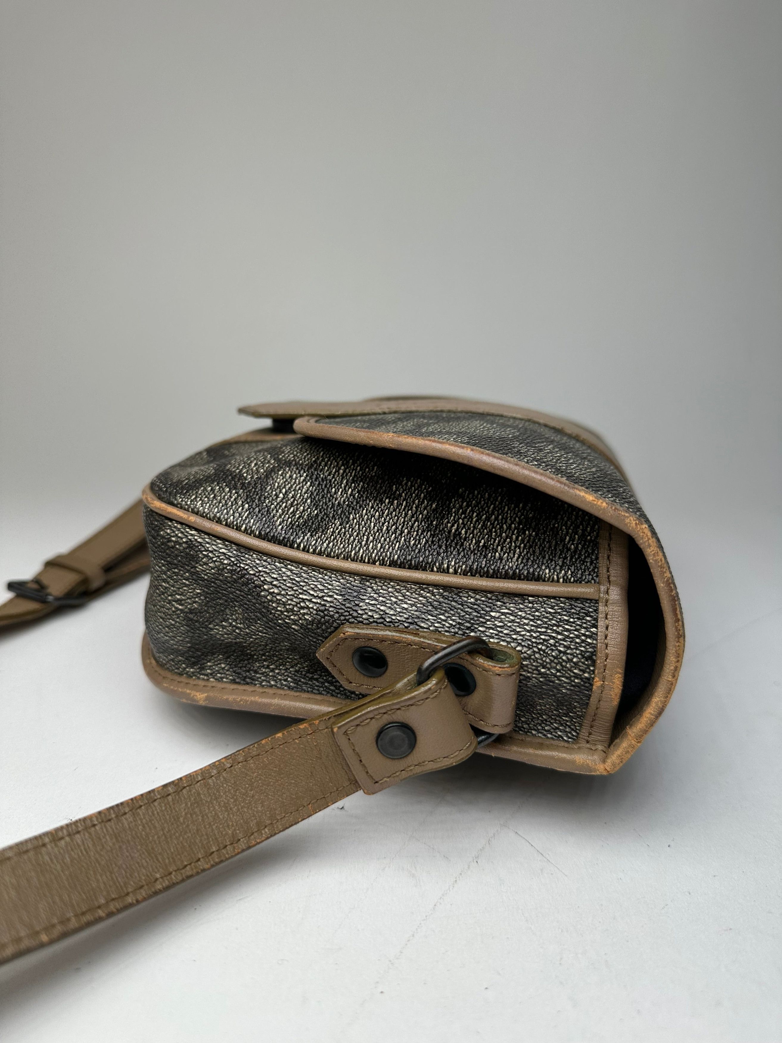 Other Vintage Yves Saint Laurent Stone Emblossed Leather Crossbody Size ONE SIZE - 9 Thumbnail