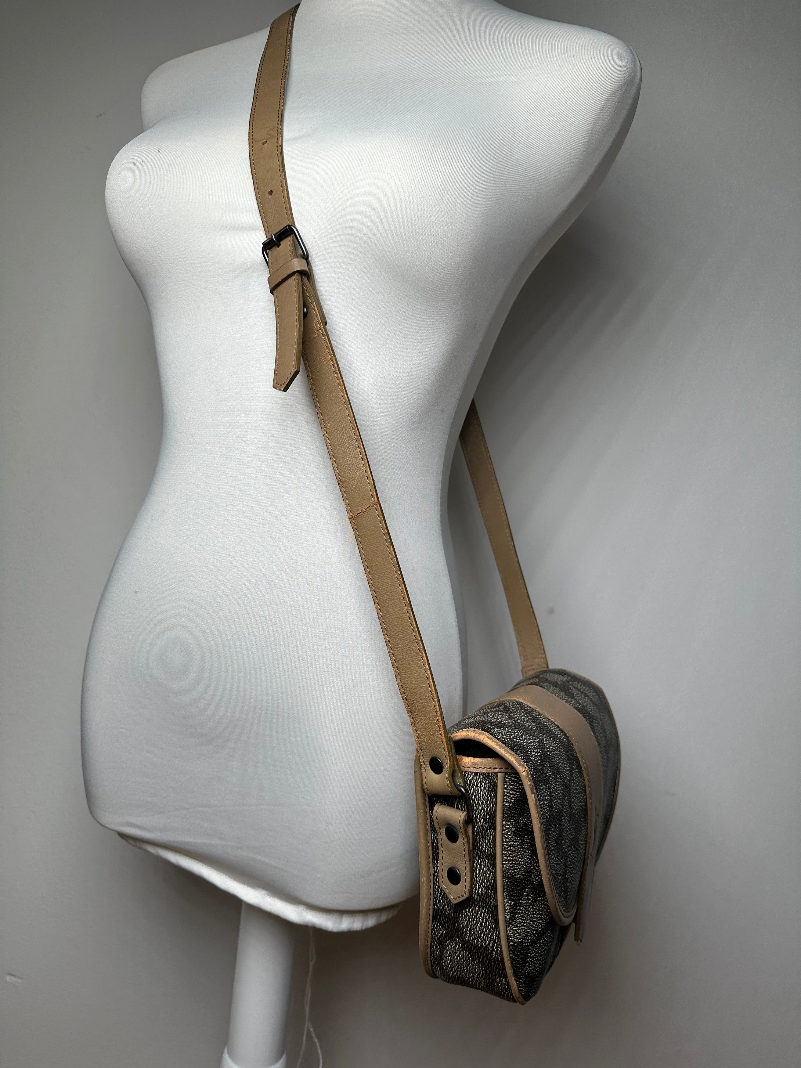 Other Vintage Yves Saint Laurent Stone Emblossed Leather Crossbody Size ONE SIZE - 6 Thumbnail