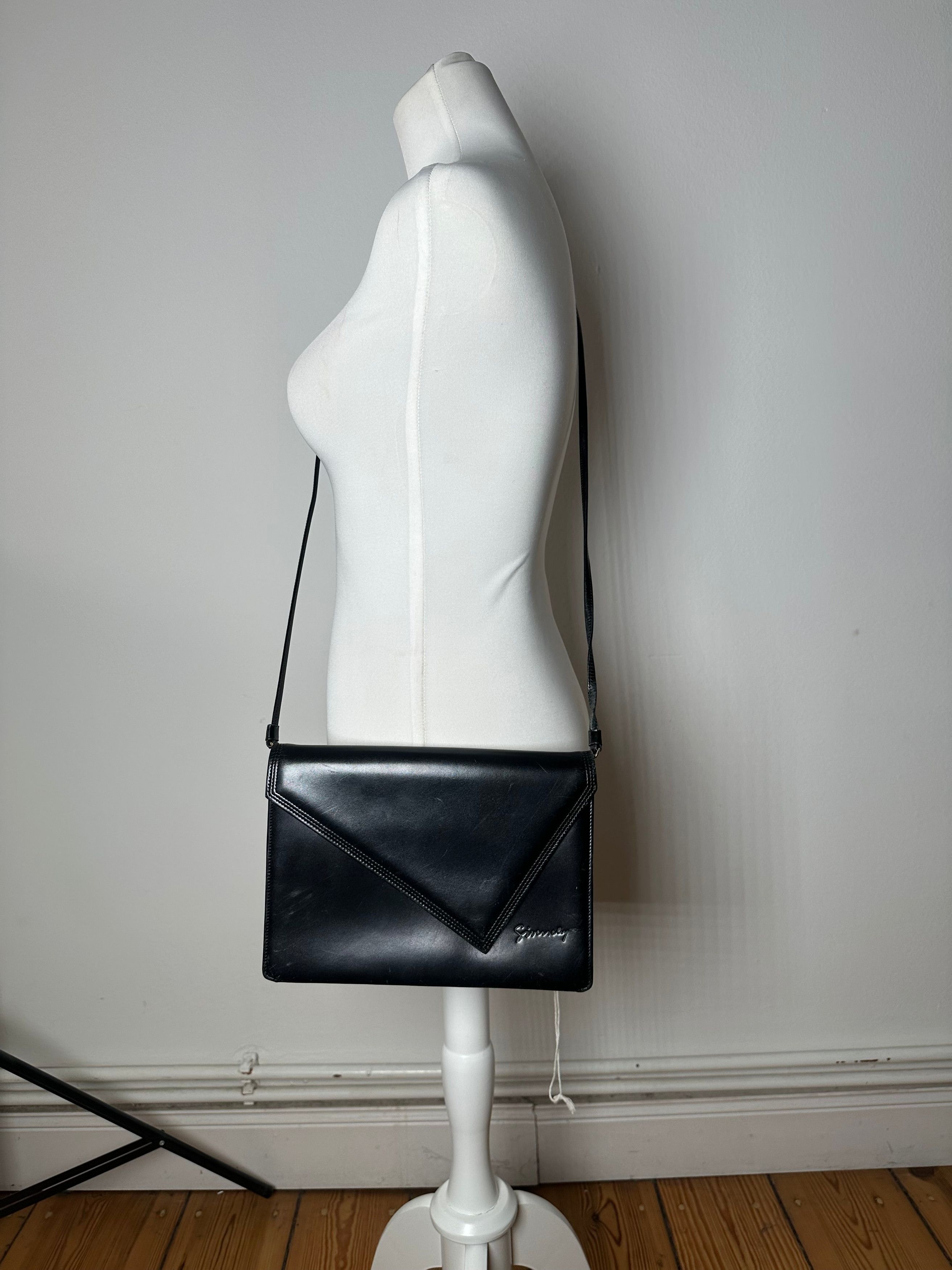 Givenchy Vintage Leather Crossbody Bag Black Size ONE SIZE - 11 Thumbnail