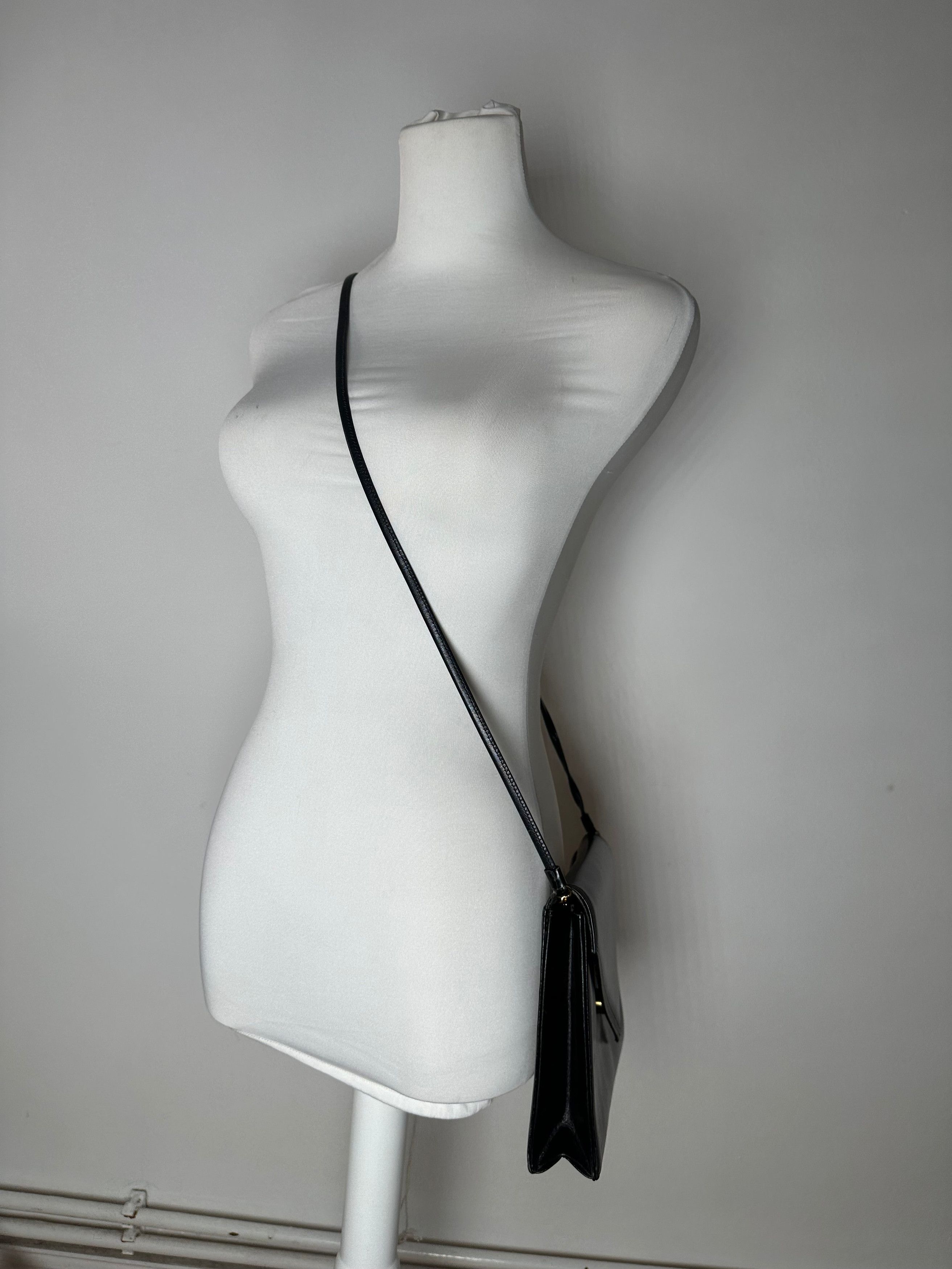 Givenchy Vintage Leather Crossbody Bag Black Size ONE SIZE - 12 Thumbnail
