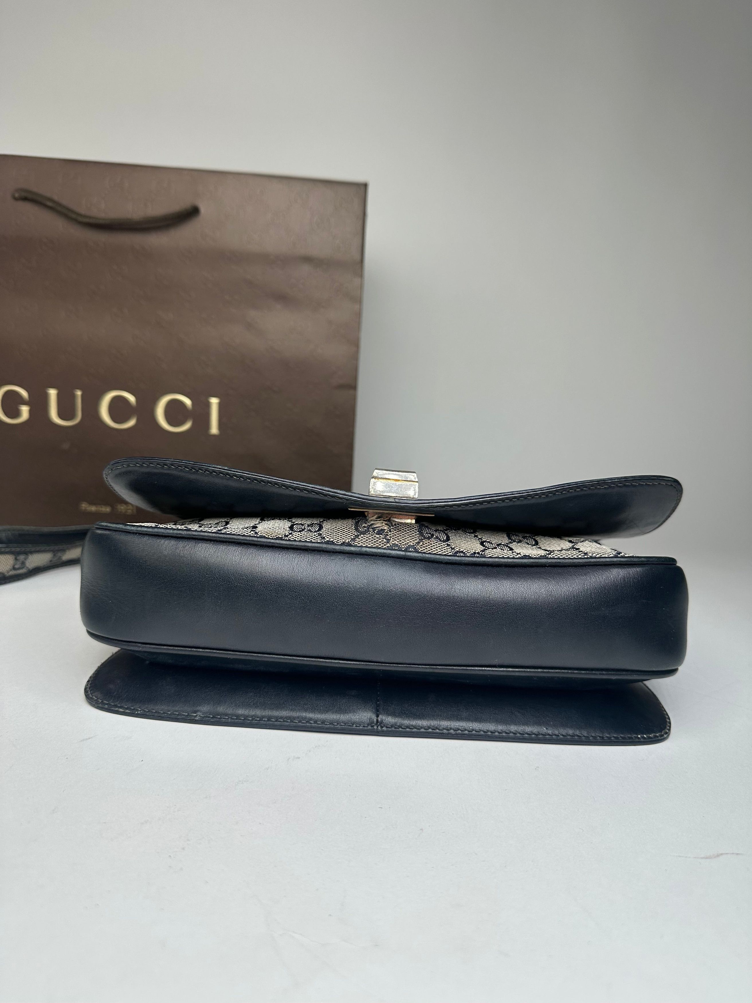 Gucci Vintage 80s Monogram Shoulder Bag Navy Grey Size ONE SIZE - 14 Thumbnail