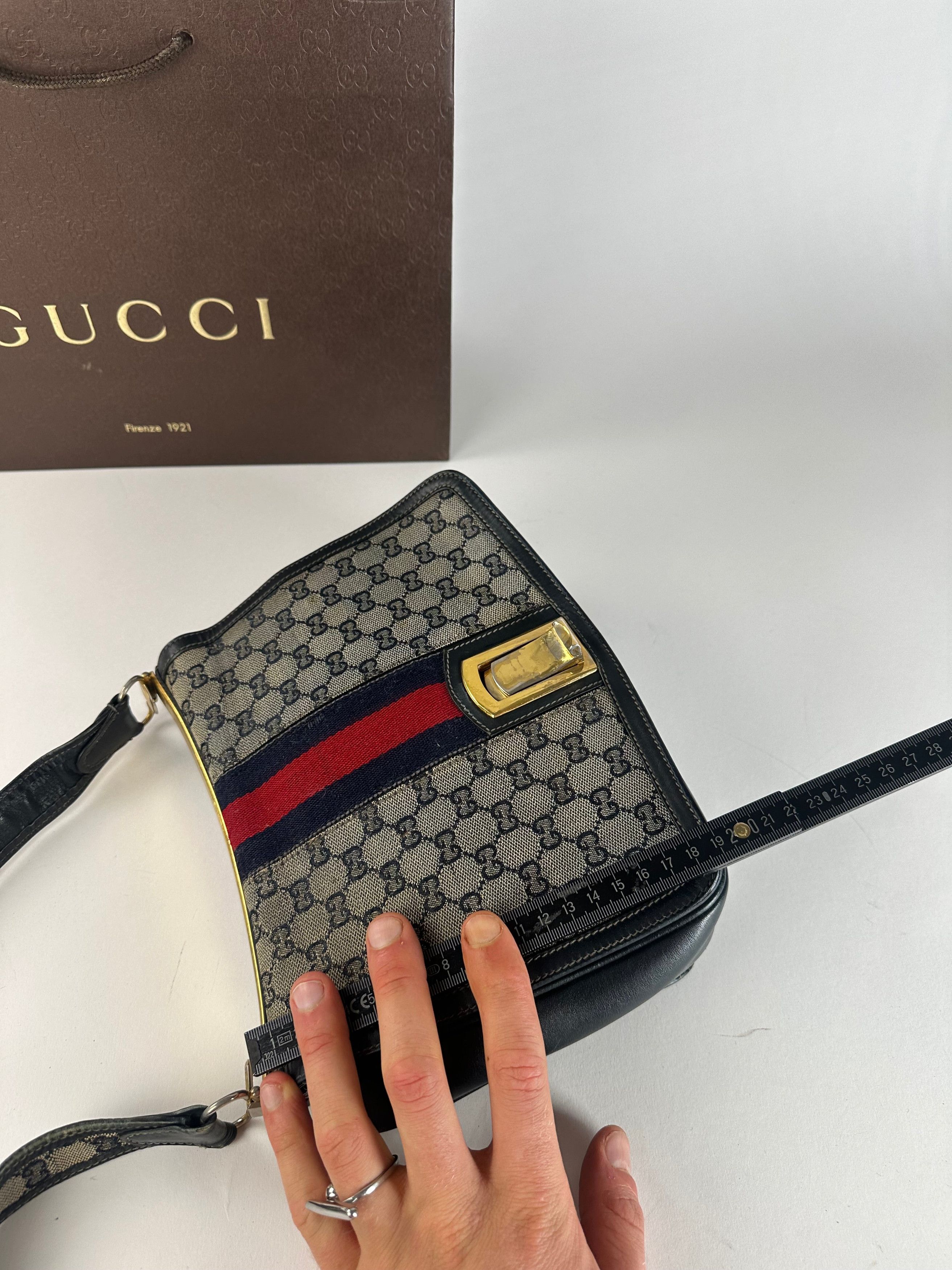 Gucci Vintage 80s Monogram Shoulder Bag Navy Grey Size ONE SIZE - 13 Thumbnail
